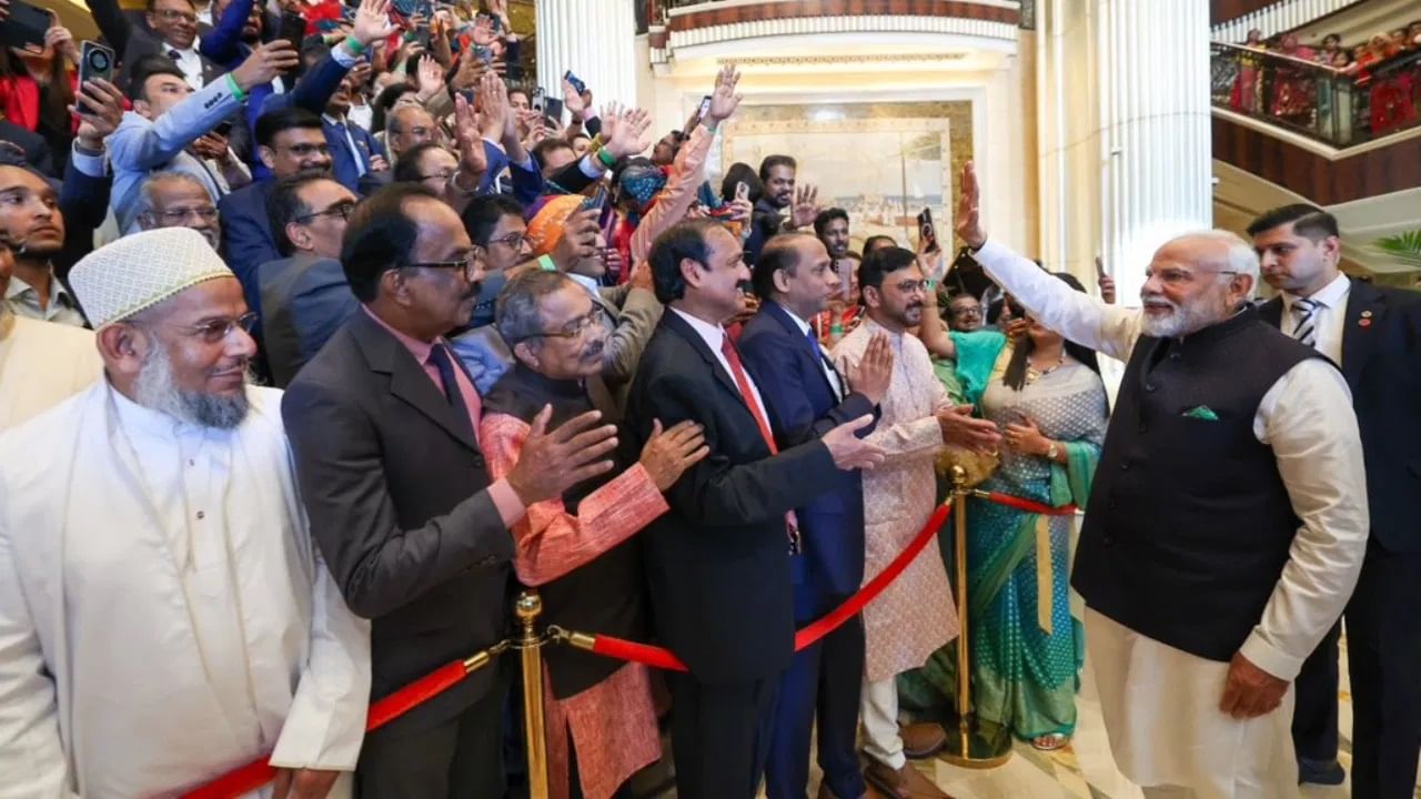 Ahlan Modi Event: ਹਰ ਧੜਕਣ ਕਹਿ ਰਹੀ ਹੈ ਭਾਰਤ-ਯੂਏਈ ਦੋਸਤੀ ਜ਼ਿੰਦਾਬਾਦ ਅਬੂ ਧਾਬੀ ਵਿੱਚ ਬੋਲੇ ਪੀਐਮ ਮੋਦੀ Ahlan Modi Event: ਹਰ ਧੜਕਣ ਕਹਿ ਰਹੀ ਹੈ ਭਾਰਤ-ਯੂਏਈ ਦੋਸਤੀ ਜ਼ਿੰਦਾਬਾਦ ਅਬੂ ਧਾਬੀ ਵਿੱਚ ਬੋਲੇ ਪੀਐਮ ਮੋਦੀ