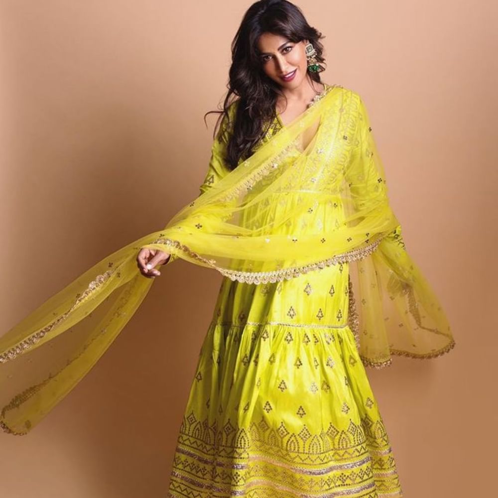 Outfits: ਬਸੰਤ ਪੰਚਮੀ ਦਾ ਤਿਉਹਾਰ 14 ਫਰਵਰੀ ਨੂੰ ਆਉਣ ਜਾ ਰਿਹਾ ਹੈ। ਇਸ ਦਿਨ ਮਾਂ ਸਰਸਵਤੀ ਦੀ ਪੂਜਾ ਕੀਤੀ ਜਾਂਦੀ ਹੈ। ਬਸੰਤ ਪੰਚਮੀ ਤੋਂ ਹੀ ਮੌਸਮ ਬਦਲਣਾ ਸ਼ੁਰੂ ਹੋ ਜਾਂਦਾ ਹੈ। ਇਸ ਤਿਉਹਾਰ 'ਤੇ ਪੀਲੇ ਰੰਗ ਦੇ ਖਾਸ ਕੱਪੜੇ ਪਹਿਨੇ ਜਾਂਦੇ ਹਨ। ਇਸ ਖਾਸ ਮੌਕੇ 'ਤੇ, ਤੁਸੀਂ ਵੀ ਸੈਲੇਬਸ ਤੋਂ ਈਂਸਪਾਇਰ ਯੈਲੋ ਲੁੱਕ ਨੂੰ ਕੈਰੀ ਕਰ ਸਕਦੇ ਹੋ।