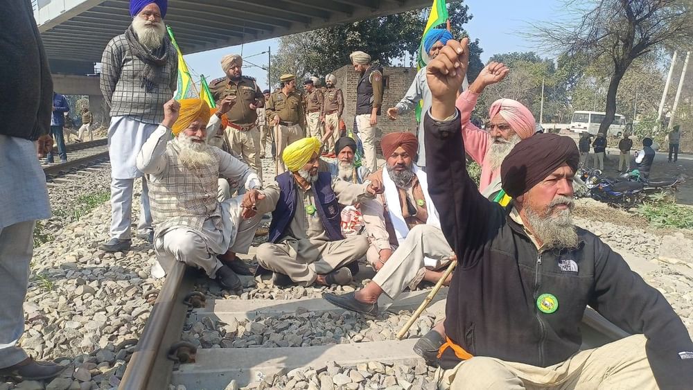 Rail Roko: ਕਿਸਾਨਾਂ ਵੱਲੋਂ ਸੂਬੇ ਭਰ ਵਿੱਚ ਰੋਲ ਰੋਕੋ ਪ੍ਰਦਰਸ਼ਨ ਜਾਰੀ