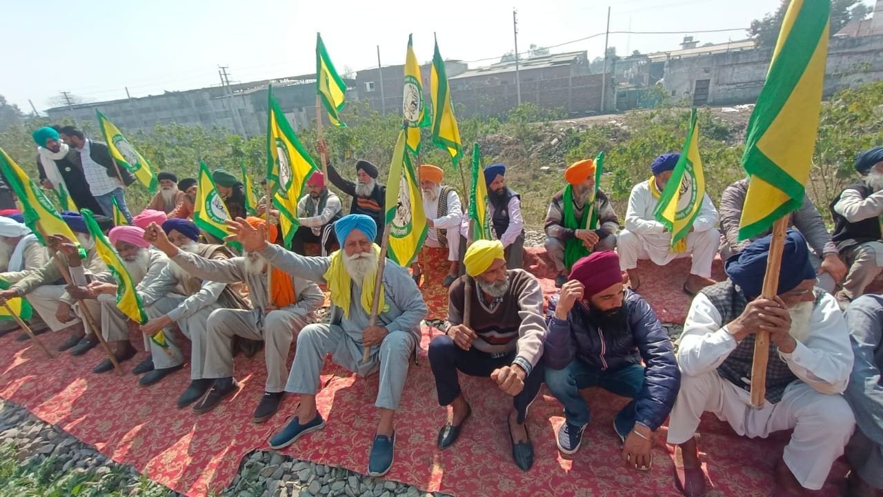 ਕਿਸਾਨ ਫਿਰ ਰੋਕਣਗੇ ਰੇਲਾਂ, MSP ਤੇ ਹੋਰ ਮੰਗਾਂ ਸਰਕਾਰ ਦੇ ਕੰਨਾਂ ਤੱਕ ਪਹੁੰਚਾਉਣ ਲਈ ਕਰ ਰਹੇ ਪ੍ਰਦਰਸ਼ਨ