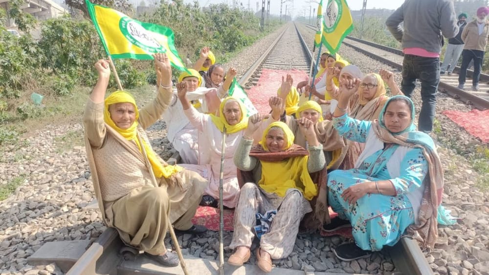 ਪੰਜਾਬ 'ਚ 52 ਥਾਵਾਂ 'ਤੇ ਰੁਕੀਆਂ ਜਾਣਗੀਆਂ ਰੇਲਾਂ (File Photo)