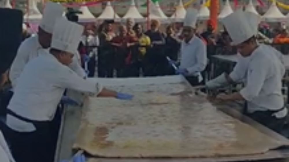 ਇਸ ਪਰੌਂਠੇ ਦੇ ਵਜਨ ਕਾਰਨ ਗਿਨੀਜ ਬੁੱਕ ਆਫ ਵਰਲਡ ਰਿਕਾਰਡ ਦੀ ਟੀਮ ਇਸ ਨੂੰ ਵੇਖਣ ਦੇ ਲਈ ਖਾਸ ਤੌਰ ‘ਤੇ ਅੰਮ੍ਰਿਤਸਰ ਰੰਗਲਾ ਪੰਜਾਬ ਮੇਲੇ ਵਿੱਚ ਪੁੱਜੀ ਹੈ। ਉਨ੍ਹਾਂ ਵੱਲੋਂ ਇਸ ਪਰੌਂਠੇ ਨੂੰ ਗਿਨੀਜ ਬੁੱਕ ਆਫ ਵਰਲਡ ਰਿਕਾਰਡ ਵਿੱਚ ਦਰਜ ਕੀਤਾ ਗਿਆ ਹੈ।