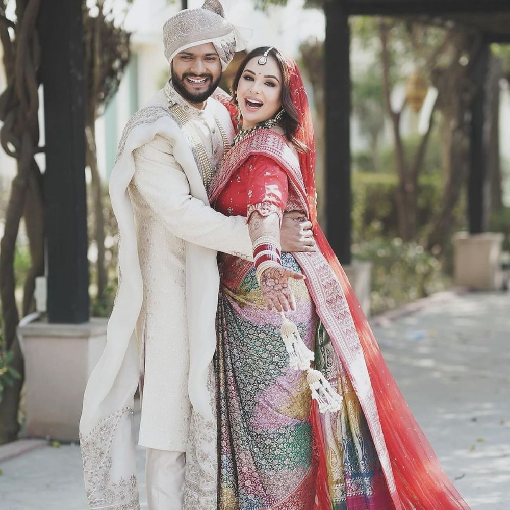 ਗੱਲ ਕਰੀਏ ਮੈਂਡੀ ਦੇ ਹਸਬੈਂਡ ਦੀ ਤਾਂ ਇੱਕ ਨਿੱਜੀ ਚੈਨਲ ਦੀ ਰਿਪੋਰਟ ਮੁਤਾਬਕ ਸ਼ੇਖਰ ਕੌਸ਼ਲ ਪੇਸ਼ੇ ਤੋਂ ਇੱਕ ਫਿੱਟਨੈਸ ਪ੍ਰੋਫੈਸ਼ਨਲ ਹਨ ਅਤੇ ਉਹ ਕੁਰਾਲੀ ਦੇ ਰਹਿਣ ਵਾਲੇ ਹਨ।