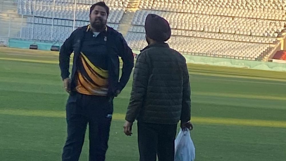 ਸੈਲਿਬ੍ਰਿਟੀ ਕ੍ਰਿਕਟ ਲੀਗ (CCL) 2024 ਦਾ ਜਨੂਨ ਇਸ ਵੇਲ੍ਹੇ ਲੋਕਾਂ ਦੇ ਸਿਰ ਚੜ੍ਹ ਕੇ ਬੋਲ ਰਿਹਾ ਹੈ। ਸੀਰੀਜ਼ ਸ਼ੁਰੂ ਹੋਣ ਤੋਂ ਪਹਿਲਾਂ ਪ੍ਰੈਕਟਿਸ ਮੈਚਾਂ ਦਾ ਸਿਲਸਿਲਾ ਜਾਰੀ ਹੈ।