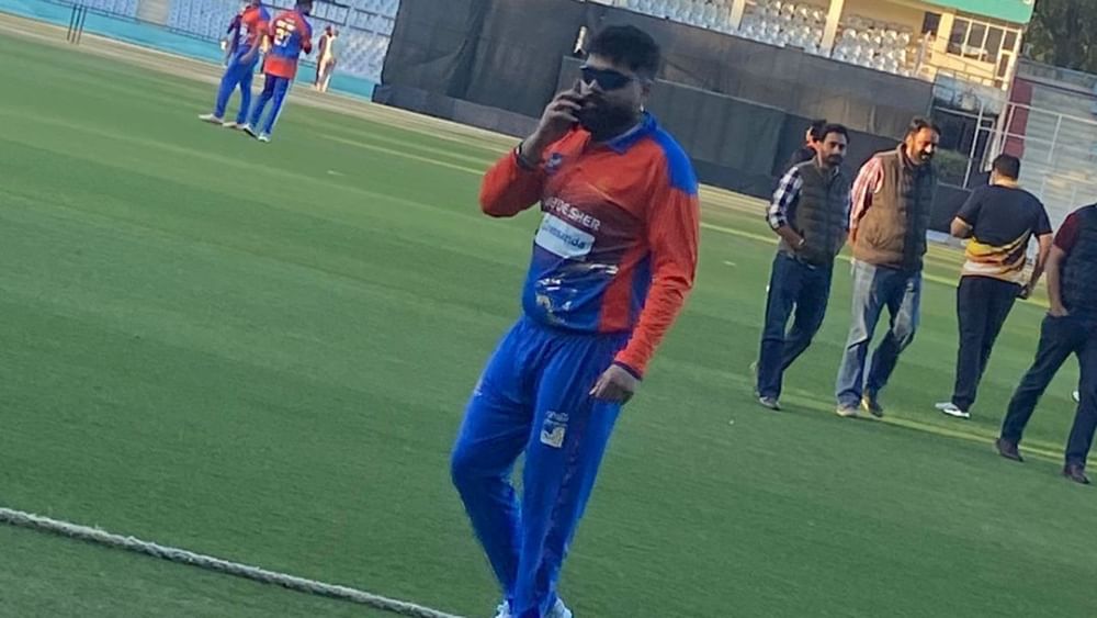 ਆਈਐਸ ਬਿੰਦਰਾ ਸਟੇਡੀਅਮ, ਮੋਹਾਲੀ ਵਿਖੇ ਆਯੋਜਿਤ ਇਸ ਮੈਚ ਦੀਆਂ ਸ਼ਾਨਦਾਰ ਤਸਵੀਰਾਂ ਸਾਹਮਣੇ ਆਈਆਂ ਹਨ। ਗ੍ਰਾਊਂਡ ਤੇ ਮੌਜੂਦ ਸਾਰੇ ਪੰਜਾਬ ਦੇ ਸ਼ੇਰ ਮੈਚ ਨੂੰ ਲੈ ਕੇ ਕਾਫ਼ੀ ਉਤਸ਼ਾਹਤ ਨਜ਼ਰ ਆਏ। ਜਿੱਤ ਦੀ ਉਮੀਦ ਜਤਾਉਂਦਿਆਂ ਸਾਰੇ ਸਟਾਰ ਖਿਡਾਰੀ ਮੈਦਾਨ ਵਿੱਚ ਉੱਤਰੇ।