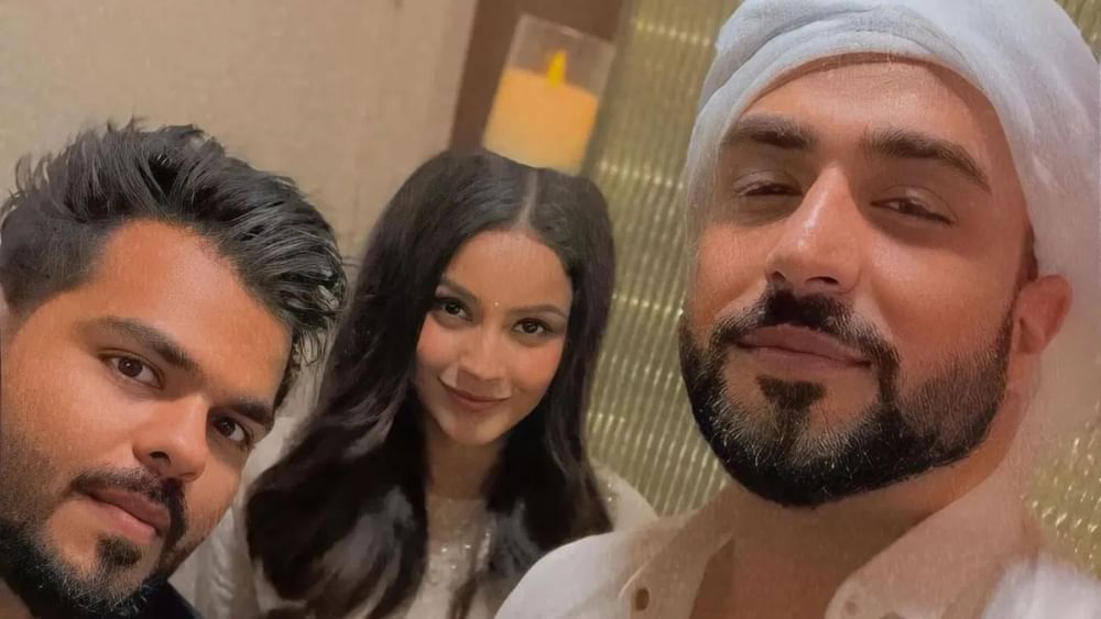 ਰਮਜ਼ਾਨ ਦਾ ਮਹੀਨਾ ਚੱਲ ਰਿਹਾ ਹੈ। ਆਮ ਆਦਮੀ ਵਾਂਗ ਮਸ਼ਹੂਰ ਹਸਤੀਆਂ ਵੀ ਇਸ ਖਾਸ ਮਹੀਨੇ 'ਚ ਆਪਣੇ ਦੋਸਤਾਂ ਲਈ ਇਫਤਾਰ ਪਾਰਟੀਆਂ ਦੇਣ 'ਚ ਪਿੱਛੇ ਨਹੀਂ ਹਨ। ਅਦਾਕਾਰ ਅਲੀ ਗੋਨੀ ਨੇ ਆਪਣੇ ਕਈ ਖਾਸ ਦੋਸਤਾਂ ਲਈ ਇਫਤਾਰ ਪਾਰਟੀ ਦਾ ਆਯੋਜਨ ਕੀਤਾ, ਜਿਸ ਦੀਆਂ ਤਸਵੀਰਾਂ ਉਨ੍ਹਾਂ ਨੇ ਆਪਣੇ ਇੰਸਟਾਗ੍ਰਾਮ ਅਕਾਊਂਟ 'ਤੇ ਸ਼ੇਅਰ ਕੀਤੀਆਂ ਹਨ। (ਫੋਟੋ: ਅਲੀ ਗੋਨੀ ਇੰਸਟਾਗ੍ਰਾਮ)