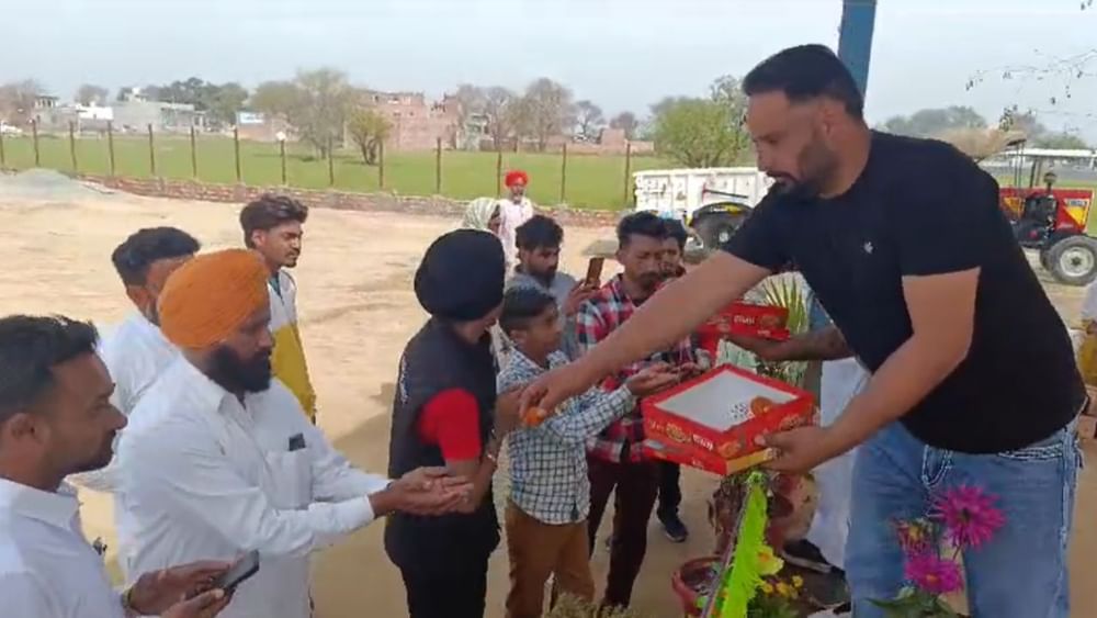 ਸਿੱਧੂ ਦੇ ਪ੍ਰਸੰਸਕਾਂ ਵੱਲੋਂ ਇਸ ਖੁਸ਼ੀ ਦਾ ਪ੍ਰਗਟਾਵਾ ਵੱਖਰੇ- ਵੱਖਰੇ ਢੰਗਾਂ ਨਾਲ ਕੀਤਾ ਗਿਆ। ਕਈ ਥਾਂ ਮਠਿਆਈਆਂ ਵੰਡੀਆਂ ਗਈਆਂ ਅਤੇ ਕਈ ਥਾਂ ਮੂਸੇਵਾਲਾ ਦੇ ਗੀਤਾਂ 'ਤੇ ਭੰਗੜੇ ਪਾਏ ਗਏ।
