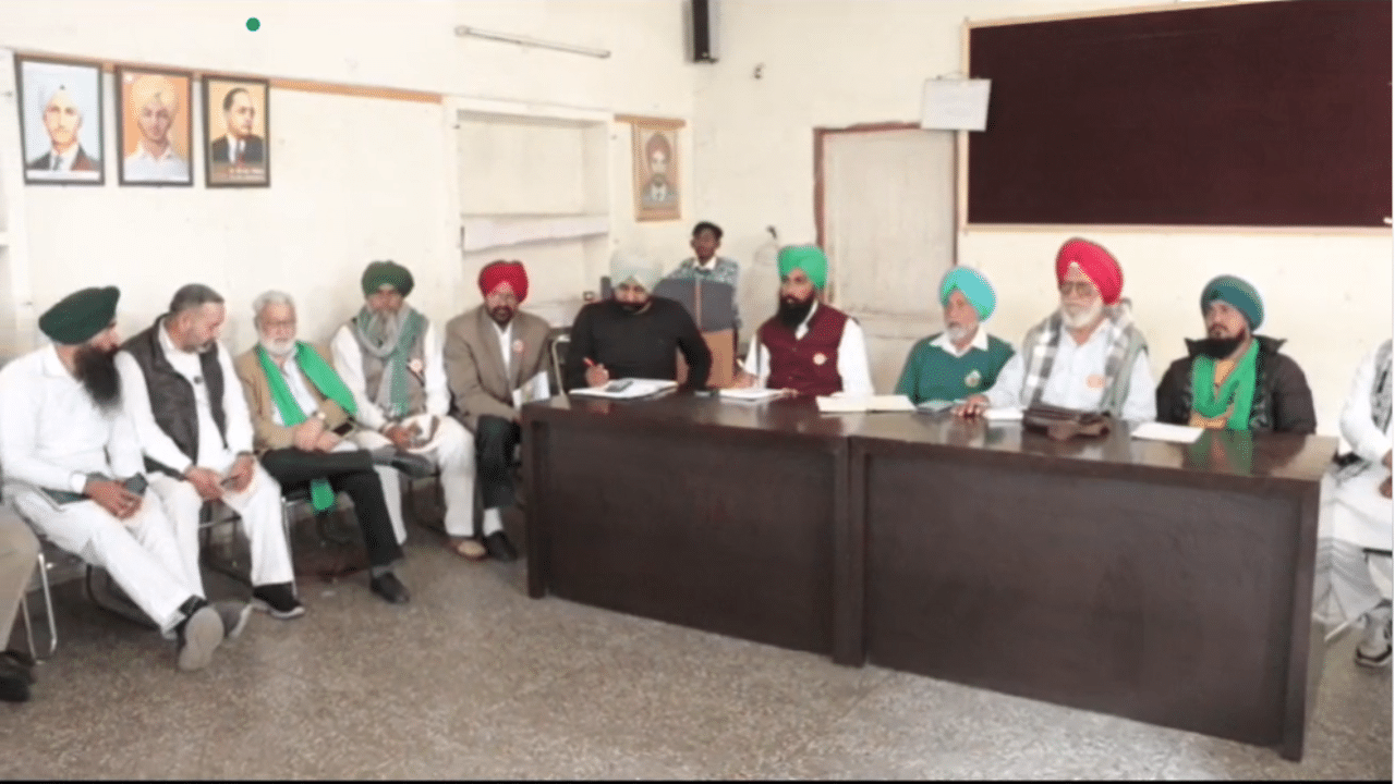 ਕੱਲ੍ਹ ਸ਼ੰਭੂ-ਖਨੌਰੀ ਬਾਰਡਰ ਜਾਵੇਗੀ SKM 6 ਮੈਂਬਰੀ ਕਮੇਟੀ, ਰੱਖਣਗੇ ਏਕਤਾ ਪ੍ਰਸਤਾਵ ਕੱਲ੍ਹ ਸ਼ੰਭੂ-ਖਨੌਰੀ ਬਾਰਡਰ ਜਾਵੇਗੀ SKM 6 ਮੈਂਬਰੀ ਕਮੇਟੀ, ਰੱਖਣਗੇ ਏਕਤਾ ਪ੍ਰਸਤਾਵ