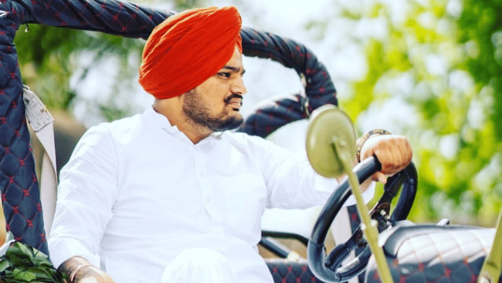 29 ਮਈ 2022 ਦੀ ਸ਼ਾਮ ਨੂੰ ਮਾਨਸਾ ਦੇ ਪਿੰਡ ਜਵਾਹਰਕੇ ਵਿੱਚ ਮੂਸੇਵਾਲਾ ਨੂੰ 6 ਸ਼ੂਟਰਾਂ ਨੇ ਗੋਲੀ ਮਾਰ ਦਿੱਤੀ ਸੀ। ਮੂਸੇਵਾਲਾ ਉਦੋਂ 28 ਸਾਲ ਦੇ ਸਨ। ਇਸ ਕਤਲ ਦੀ ਜ਼ਿੰਮੇਵਾਰੀ ਗੈਂਗਸਟਰ ਲਾਰੈਂਸ ਬਿਸ਼ਨੋਈ ਗੈਂਗ ਨੇ ਲਈ ਹੈ। ਕੈਨੇਡਾ ਬੈਠੇ ਗੈਂਗਸਟਰ ਗੋਲਡੀ ਬਰਾੜ ਨੇ ਇਸ ਸਾਰੀ ਸਾਜ਼ਿਸ਼ ਨੂੰ ਅੰਜਾਮ ਦਿੱਤਾ।