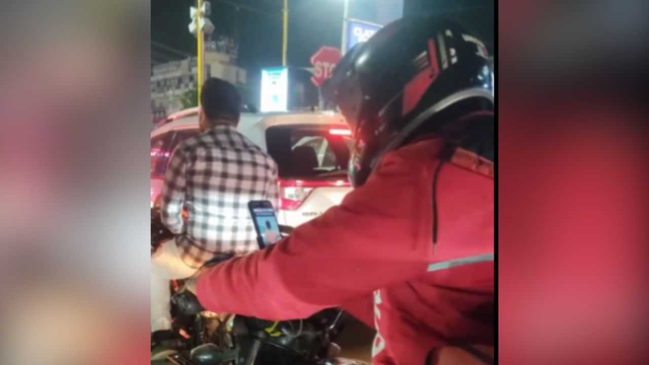 Viral Zomato Delivery Boy: ਟ੍ਰੈਫਿਕ ਵਿਚਾਲੇ ਫੋਨ ਤੋਂ ਪੜ੍ਹਾਈ ਕਰਦਾ ਨਜ਼ਰ ਆਇਆ Zomato ਦਾ ਡਿਲੀਵਰੀ ਬੁਆਏ, ਦੇਖੋ ਵੀਡੀਓ