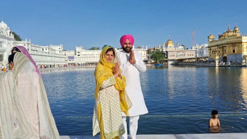 ਕਾਂਗਰਸ ਤੋਂ ਦੋ ਵਾਰ ਸੰਸਦ ਮੈਂਬਰ ਰਹਿ ਚੁੱਕੇ ਗੁਰਜੀਤ ਸਿੰਘ ਔਜਲਾ 'ਤੇ ਤੀਜ਼ੀ ਵਾਰ ਪਾਰਟੀ ਨੇ ਭਰੋਸਾ ਜਤਾਇਆ ਹੈ। ਕਾਂਗਰਸ ਵੱਲੋਂ ਔਜਲਾ ਇਸ ਵਾਰ ਫਿਰ ਅੰਮ੍ਰਿਤਸਰ ਲੋਕਸਭਾ ਸੀਟ ਤੋਂ ਚੋਣਾਂ ਲੜਣਗੇ।