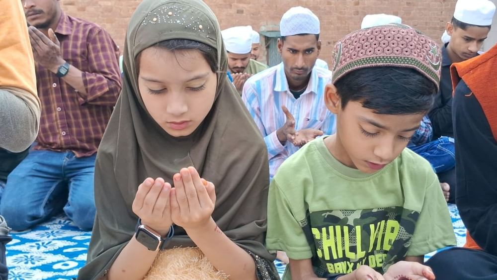 Eid-ul-Fitr 2024: ਈਦ-ਉਲ-ਫਿਤਰ ਦੇ ਮੌਕੇ ਮੁਸਲਮਾਨ ਭਾਈਚਾਰੇ ਨੂੰ ਵਧਾਈਆਂ ਦੇਣ ਪਹੁੰਚੇ ਸੀਐੱਮ ਦੀ ਮਾਤਾ ਸਮੇਤ ਕਈ ਆਗੂ, ਵੇਖੋ ਤਸਵੀਰਾਂ
