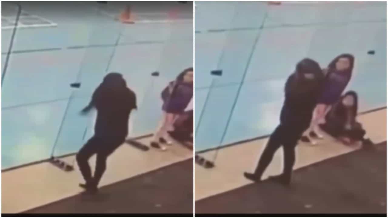 Viral Video: ਪੂਰੇ ਹੋਸ਼ ਚ ਹੋਣ ਦੇ ਬਾਵਜੂਦ ਕੁੜੀ ਬਾਰ-ਬਾਰ ਕਰਦੀ ਰਹੀ ਇਹ ਗਲਤੀ, ਵੀਡੀਓ ਦੇਖ ਤੁਸੀਂ ਵੀ ਨਹੀਂ ਰੋਕ ਪਾਓਗੇ ਆਪਣਾ ਹਾਸਾ Viral Video: ਪੂਰੇ ਹੋਸ਼ ਚ ਹੋਣ ਦੇ ਬਾਵਜੂਦ ਕੁੜੀ ਬਾਰ-ਬਾਰ ਕਰਦੀ ਰਹੀ ਇਹ ਗਲਤੀ, ਵੀਡੀਓ ਦੇਖ ਤੁਸੀਂ ਵੀ ਨਹੀਂ ਰੋਕ ਪਾਓਗੇ ਆਪਣਾ ਹਾਸਾ