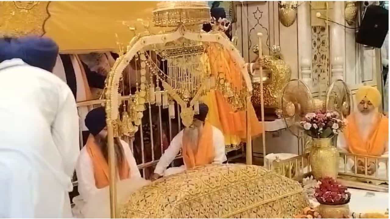 ਪ੍ਰਕਾਸ਼ ਪੁਰਬ ਮੌਕੇ ਗੁਰਦੁਆਰਾ ਗੁਰੂ ਕੇ ਮਹਿਲ ਵਿਖੇ ਲੱਗੀਆਂ ਰੌਣਕਾਂ, ਸੱਚਖੰਡ ਸ਼੍ਰੀ ਹਰਿਮੰਦਰ ਸਾਹਿਬ ਵਿਖੇ ਸਜਾਏ ਗਏ ਜਲੌ