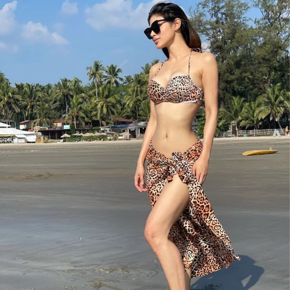 Vacations Bikini Looks:ਸਟਾਈਲ ਅਤੇ ਫੈਸ਼ਨ ਦੇ ਮਾਮਲੇ 'ਚ ਟੀਵੀ-ਬਾਲੀਵੁੱਡ ਅਭਿਨੇਤਰੀਆਂ ਦੀ ਕੋਈ ਤੁਲਨਾ ਨਹੀਂ ਹੈ। ਟੈਲੀਵਿਜ਼ਨ ਤੋਂ ਲੈ ਕੇ ਬੀ-ਟਾਊਨ ਤੱਕ ਕਈ ਖੂਬਸੂਰਤ ਅਭਿਨੇਤਰੀਆਂ ਹਨ ਜੋ ਆਪਣੇ ਸਟਾਈਲ ਸਟੇਟਮੈਂਟਸ ਦੇ ਜ਼ਰੀਏ ਲਾਈਮਲਾਈਟ 'ਚ ਰਹਿੰਦੀਆਂ ਹਨ। ਮੇਕਅੱਪ ਤੋਂ ਲੈ ਕੇ ਆਊਟਫਿਟਸ ਤੱਕ ਲੋਕ ਵੀ ਹਰ ਤਰ੍ਹਾਂ ਨਾਲ ਉਸ ਨੂੰ ਫਾਲੋ ਕਰਨ ਦੀ ਕੋਸ਼ਿਸ਼ ਕਰਦੇ ਹਨ। ਇੱਥੇ ਆਓ ਅਸੀਂ ਤੁਹਾਨੂੰ ਬਾਲੀਵੁੱਡ ਅਦਾਕਾਰਾ ਦੀਆਂ ਛੁੱਟੀਆਂ ਲਈ ਖਾਸ ਬਿਕਨੀ ਲੁੱਕ ਦਿਖਾਵਾਂਗੇ।