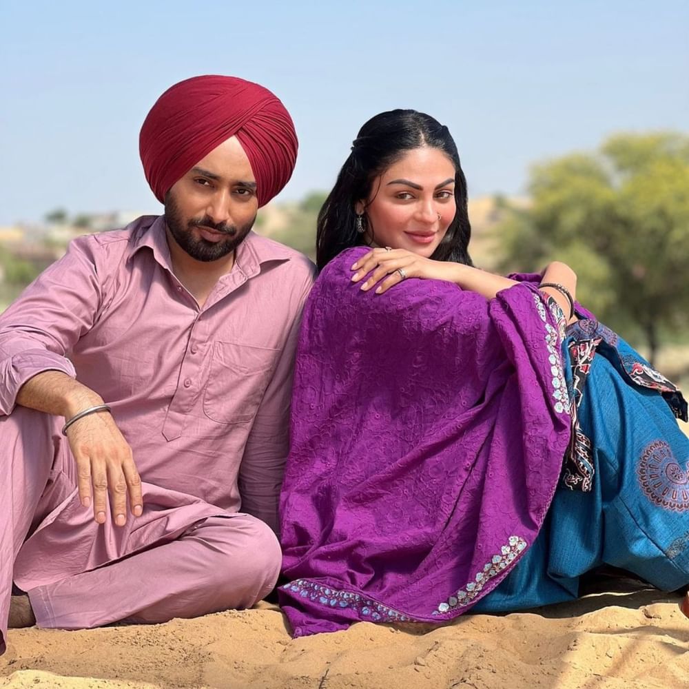 ਆਪਣੀ ਸੁਪਰਹਿੱਟ ਫਿਲਮ 'ਕੱਲੀ-ਜੋਟਾ' ਤੋਂ ਬਾਅਦ ਪੰਜਾਬੀ ਇੰਡਸਟਰੀ ਦੀ ਸੁਪਰਹਿੱਟ ਜੋੜੀ ਨੀਰੂ ਬਾਜਵਾ ਅਤੇ ਸਤਿੰਦਰ ਸਰਤਾਜ ਇੱਕ ਵਾਰ ਫਿਰ ਸਿਨੇਮਾਘਰਾਂ ਵਿੱਚ ਛਾਉਣ ਲਈ ਤਿਆਰ ਹਨ।