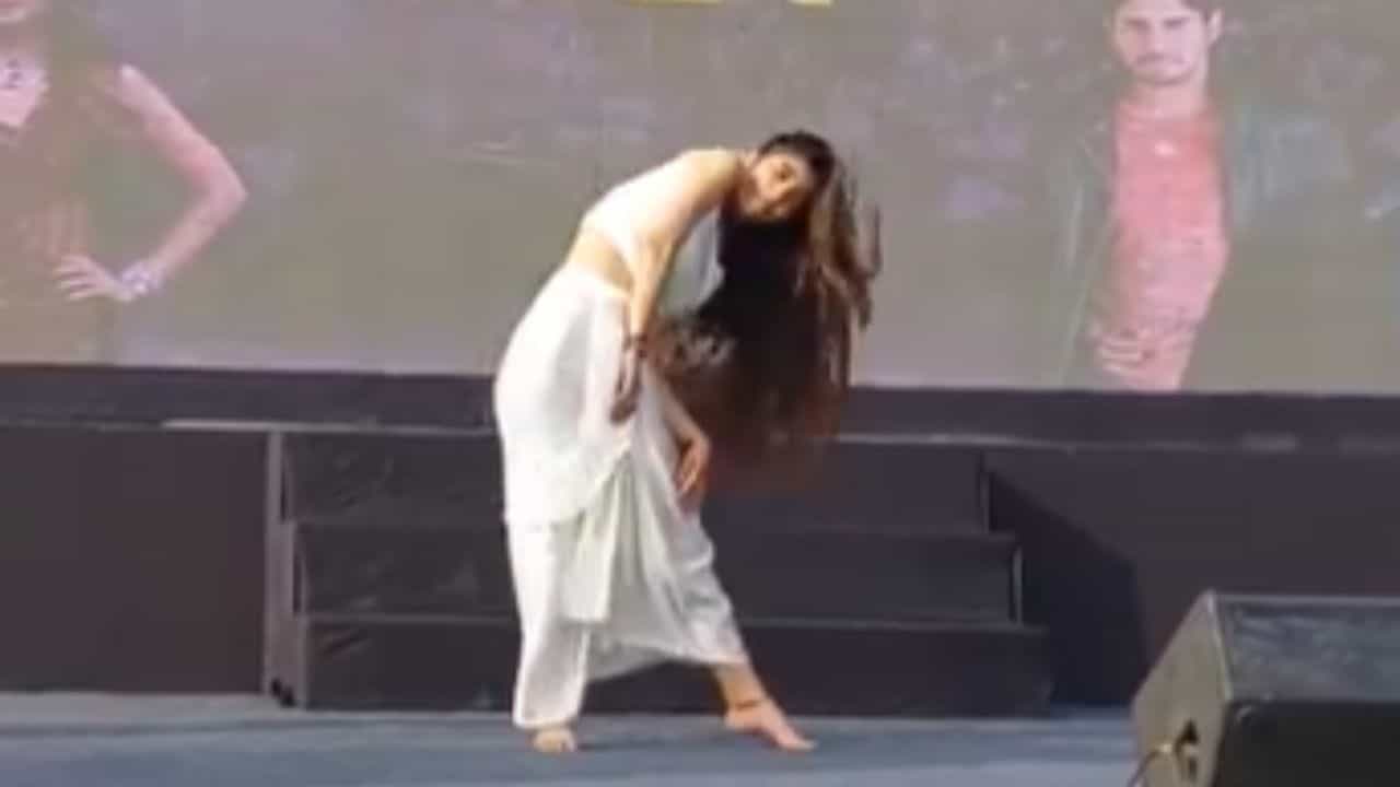 Freshers Party Dance:ਚੋਲੀ ਕੇ ਪੀਛੇ ਕਯਾ ਹੈ ਤੇ ਕਾਲਜ ਦੀ ਵਿਦਿਆਰਥਣ ਨੇ ਕੀਤਾ ਜ਼ਬਰਦਸਤ ਡਾਂਸ, ਵਾਇਰਲ ਵੀਡੀਓ ਤੇ ਸ਼ੁਰੂ ਹੋਈ ਬਹਿਸ? ਜਾਣੋ ਕਾਰਨ