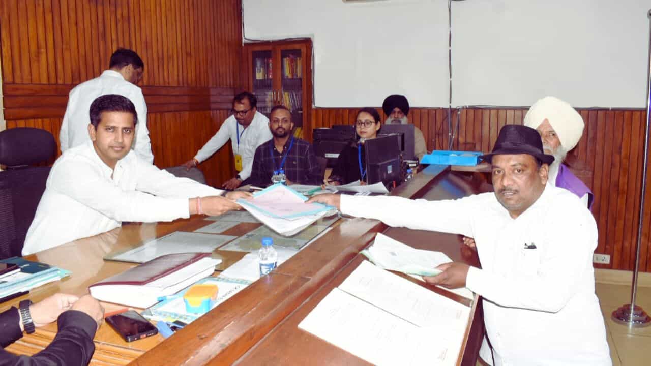 ਨੀਟੂ ਸ਼ਟਰਾਂ ਵਾਲਾ ਨੇ ਜਲੰਧਰ ਤੋਂ ਮੁੜ ਭਰੀ ਨਾਮਜਦਗੀ, 2019 ਚ ਮਿਲੀਆਂ ਸਨ 5 ਵੋਟਾਂ ਨੀਟੂ ਸ਼ਟਰਾਂ ਵਾਲਾ ਨੇ ਜਲੰਧਰ ਤੋਂ ਮੁੜ ਭਰੀ ਨਾਮਜਦਗੀ, 2019 ਚ ਮਿਲੀਆਂ ਸਨ 5 ਵੋਟਾਂ