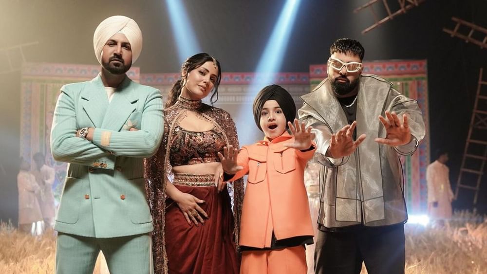 ਹੁਣ ਦੋਵੇਂ 'ਸ਼ਿੰਦਾ ਸ਼ਿੰਦਾ ਨੋ ਪਾਪਾ' 'ਚ ਇਕੱਠੇ ਨਜ਼ਰ ਆਉਣ ਵਾਲੇ ਹਨ। ਇਸ ਫਿਲਮ ਦਾ ਨਿਰਦੇਸ਼ਨ ਅਮਰਪ੍ਰੀਤ ਛਾਬੜਾ ਨੇ ਕੀਤਾ ਹੈ। ਇਸ ਫਿਲਮ 'ਚ ਹਿਨਾ ਖਾਨ ਵੀ ਨਜ਼ਰ ਆਵੇਗੀ। ਫਿਲਮ ਦੀ ਗੱਲ ਕਰੀਏ ਤਾਂ ਇਸ ਦੀ ਕਹਾਣੀ ਪਿਤਾ ਅਤੇ ਬੇਟੇ ਦੇ ਰਿਸ਼ਤੇ 'ਤੇ ਆਧਾਰਿਤ ਹੈ। ਕੈਨੇਡਾ 'ਚ ਰਹਿ ਰਿਹਾ ਗਿੱਪੀ ਆਪਣੇ ਸ਼ਰਾਰਤੀ ਬੇਟੇ ਸ਼ਿੰਦਾ ਨੂੰ ਅਨੁਸ਼ਾਸਨ ਸਿਖਾਉਣ ਲਈ ਭਾਰਤ ਲਿਜਾਣ ਦੀ ਯੋਜਨਾ ਬਣਾ ਰਿਹਾ ਹੈ। ਪਰ ਜਦੋਂ ਬੇਟੇ ਨੂੰ ਆਪਣੇ ਪਿਤਾ ਦੀ ਯੋਜਨਾ ਬਾਰੇ ਪਤਾ ਚੱਲਦਾ ਹੈ, ਤਾਂ ਦੋਵਾਂ ਵਿਚਕਾਰ ਲੜਾਈ ਸ਼ੁਰੂ ਹੋ ਜਾਂਦੀ ਹੈ।