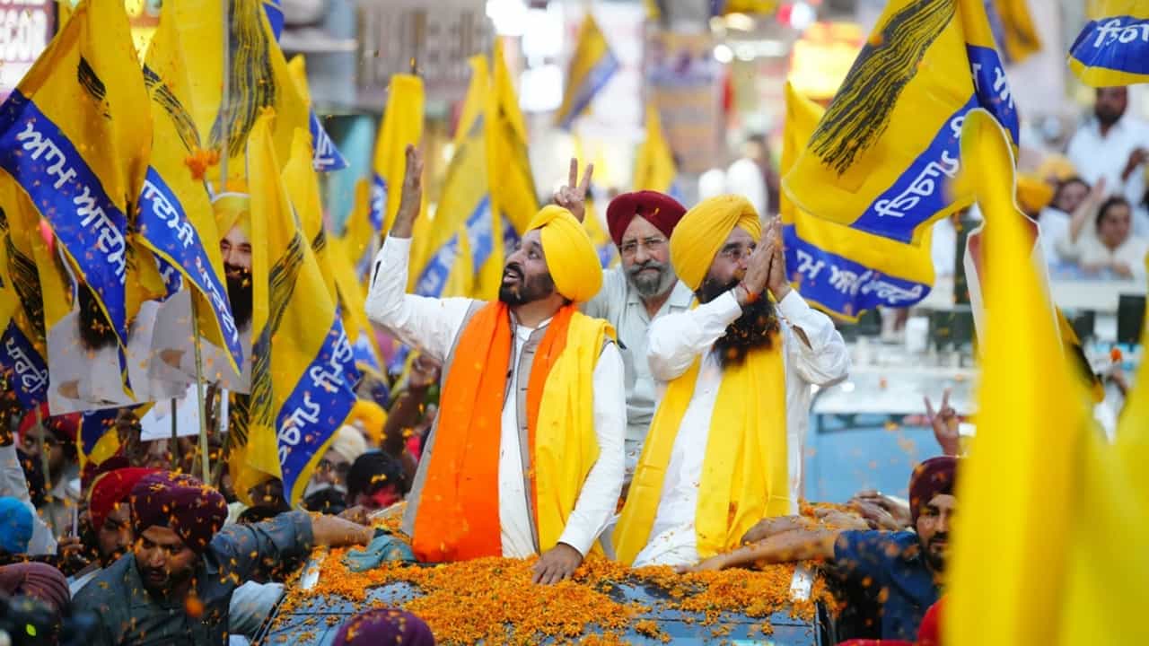 ਸੀਐਮ ਮਾਨ ਦਾ ਬਠਿੰਡਾ ਚ ਰੋਡ ਸ਼ੋਅ, ਬਾਦਲ ਪਰਿਵਾਰ ਤੇ ਸਾਧੇ ਤਿੱਖੇ ਨਿਸ਼ਾਨੇ ਸੀਐਮ ਮਾਨ ਦਾ ਬਠਿੰਡਾ ਚ ਰੋਡ ਸ਼ੋਅ, ਬਾਦਲ ਪਰਿਵਾਰ ਤੇ ਸਾਧੇ ਤਿੱਖੇ ਨਿਸ਼ਾਨੇ