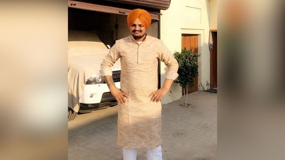 ਉਨ੍ਹਾਂ ਨੇ 2016 ਵਿੱਚ ਗੁਰੂ ਨਾਨਕ ਦੇਵ ਇੰਜੀਨੀਅਰਿੰਗ ਕਾਲਜ, ਲੁਧਿਆਣਾ ਤੋਂ ਇਲੈਕਟ੍ਰੀਕਲ ਇੰਜੀਨੀਅਰਿੰਗ ਦੀ ਡਿੱਗਰੀ ਹਾਸਲ ਕੀਤੀ ਸੀ। ਬੀ.ਟੈਕ ਪੂਰੀ ਕਰਨ ਤੋਂ ਬਾਅਦ, ਸਿੱਧੂ ਮੂਸੇਵਾਲਾ ਕੈਨੇਡਾ ਚੱਲੇ ਗਏ ਜਿੱਥੇ ਉਨ੍ਹਾਂ ਨੇ 2017 ਵਿੱਚ ਆਪਣਾ ਪਹਿਲਾ ਗੀਤ 'ਜੀ ਵੈਗਨ' ਰਿਲੀਜ਼ ਕੀਤਾ। 28 ਸਾਲਾ ਗਾਇਕ ਨੇ 'ਸੋ ਹਾਈ' ਗੀਤ ਦੀ ਸਫਲਤਾ ਦੇ ਨਾਲ ਪ੍ਰਸਿੱਧੀ ਪ੍ਰਾਪਤ ਕੀਤੀ। ਬ੍ਰਿਟੀਸ਼ ਏਸ਼ੀਆ ਟੀਵੀ ਸੰਗੀਤ ਅਵਾਰਡਸ ਵਿੱਚ ਜਿਸ ਲਈ ਸਿੱਧੂ ਨੂੰ 2017 ਦੇ ਸਰਵੋਤਮ ਗੀਤਕਾਰ ਨਾਲ ਸਨਮਾਨਿਤ ਵੀ ਕੀਤਾ ਗਿਆ। ਉਸ ਤੋਂ ਬਾਅਦ ਮੂਸੇਵਾਲਾ ਨੇ ਕਦੇ ਪਿੱਛੇ ਮੁੜ ਕੇ ਨਹੀਂ ਦੇਖਿਆ। ਮੂਸੇਵਾਲਾ ਆਪਣੀ ਪੀੜ੍ਹੀ ਦੇ ਮਹਾਨ ਪੰਜਾਬੀ ਕਲਾਕਾਰਾਂ ਵਿੱਚੋਂ ਇੱਕ ਬਣ ਗਏ ਅਤੇ ਉਨ੍ਹਾਂ ਦੇ ਸਿਰ ਕਈ ਰਿਕਾਰਡ ਵੀ ਹਨ।
