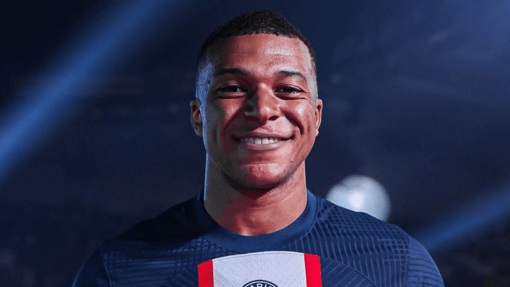 Kylian Mbappe ਦਾ ਇਹ ਫੈਸਲਾ ਚੈਂਪੀਅਨਸ ਲੀਗ ਵਿੱਚ PSG ਦੀ ਹਾਰ ਤੋਂ ਬਾਅਦ ਆਇਆ ਹੈ। ਖਬਰਾਂ ਮੁਤਾਬਕ ਹੁਣ ਉਹ ਸਪੇਨ ਦੀ ਟਾਪ ਫੁੱਟਬਾਲ ਲੀਗ ਲਾ ਲੀਗਾ 'ਚ ਖੇਡਣ ਜਾ ਸਕਦੇ ਹਨ। ਸਪੈਨਿਸ਼ ਮੀਡੀਆ ਨੇ ਦਾਅਵਾ ਕੀਤਾ ਹੈ ਕਿ ਇਸ ਦੇ ਲਈ ਉਨ੍ਹਾਂ ਨੇ ਰੀਅਲ ਮੈਡਰਿਡ ਨਾਲ ਕਰਾਰ ਵੀ ਕੀਤਾ ਹੈ। ਤੁਹਾਨੂੰ ਦੱਸ ਦੇਈਏ ਕਿ ਰੀਅਲ ਮੈਡਰਿਡ ਚੈਂਪੀਅਨਸ ਲੀਗ ਦੇ ਫਾਈਨਲ ਵਿੱਚ ਪਹੁੰਚ ਗਈ ਹੈ। ਇਸ ਤੋਂ ਪਹਿਲਾਂ ਉਹ 14 ਵਾਰ ਇਹ ਖਿਤਾਬ ਜਿੱਤ ਚੁੱਕੇ ਹਨ।