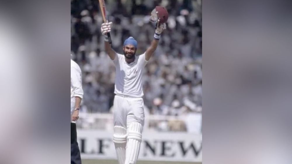 ਨਵਜੋਤ ਸਿੰਘ ਨੇ 18 ਸਾਲ ਦੀ ਉਮਰ ਵਿੱਚ ਸੂਬੇ ਲਈ ਖੇਡਦੇ ਹੋਏ ਪਹਿਲੇ ਦਰਜੇ ਦੇ ਕ੍ਰਿਕਟਰ ਵਜੋਂ ਆਪਣੇ ਕਰੀਅਰ ਦੀ ਸ਼ੁਰੂਆਤ ਕੀਤੀ ਸੀ। ਉਨ੍ਹਾਂ ਨੇ ਅੰਤਰਰਾਸ਼ਟਰੀ ਕਰੀਅਰ ਦੀ ਸ਼ੁਰੂਆਤ 1983 ਵਿੱਚ ਕੀਤੀ ਸੀ। ਜਿਸ ਵਿੱਚ ਸਿੱਧੂ ਨੇ ਸ਼ਾਨਦਾਰ ਪ੍ਰਦਰਸ਼ਨ ਕੀਤਾ ਸੀ। 1987 ਦੇ ਭਾਰਤ ਵਿਸ਼ਵ ਕੱਪ ਕ੍ਰਿਕਟ ਵਿੱਚ, ਨਵਜੋਤ ਨੇ 5 ਵਿੱਚੋਂ 4 ਮੈਚਾਂ ਵਿੱਚ 73 ਦੌੜਾਂ ਬਣਾਈਆਂ, ਪਰ ਭਾਰਤ ਨੂੰ ਸੈਮੀਫਾਈਨਲ ਵਿੱਚ ਇੰਗਲੈਂਡ ਤੋਂ ਹਾਰ ਦਾ ਸਾਹਮਣਾ ਕਰਨਾ ਪਿਆ। ਫਿਰ ਉਨ੍ਹਾਂ ਨੇ ਗਵਾਲੀਅਰ 'ਚ ਇੰਗਲੈਂਡ ਖਿਲਾਫ 134 ਦੌੜਾਂ ਬਣਾਈਆਂ, ਇਹ ਮੈਚ 1999 'ਚ ਹੋਇਆ ਸੀ। ਇਹ ਸਮਾਂ ਉਨ੍ਹਾਂ ਦੇ 16 ਸਾਲ ਦੇ ਕਰੀਅਰ ਦਾ ਸਭ ਤੋਂ ਵਧੀਆ ਸਮਾਂ ਮੰਨਿਆ ਜਾਂਦਾ ਹੈ। ਪਰ ਇਸ ਬੁਲੰਦੀ ਤੇ ਪਹੁੰਚੇ ਸਿੱਧੂ ਨੇ ਉਸ ਵੇਲ੍ਹੇ ਕ੍ਰਿਕਟ ਤੋਂ ਸੰਨਿਆਸ ਲੈਣ ਦਾ ਐਲਾਨ ਕਰ ਦਿੱਤਾ।