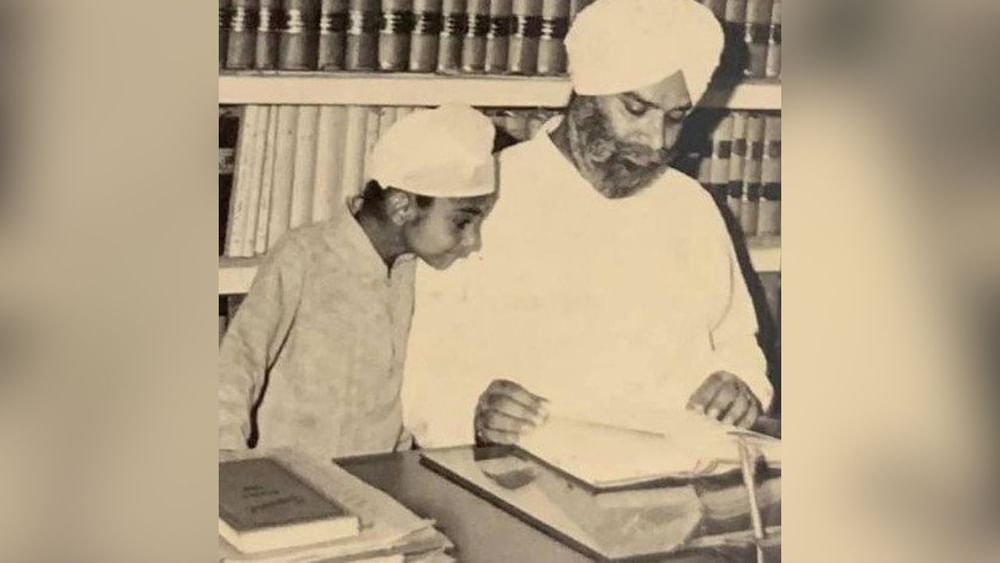 ਨਵਜੋਤ ਸਿੰਘ ਸਿੱਧੂ ਦਾ ਜਨਮ 20 ਅਕਤੂਬਰ 1963 ਨੂੰ ਪਟਿਆਲਾ, ਵਿੱਚ ਇੱਕ ਜੱਟ ਸਿੱਖ ਪਰਿਵਾਰ ਵਿੱਚ ਹੋਇਆ ਸੀ। ਉਨ੍ਹਾਂ ਦੇ ਪਿਤਾ ਦਾ ਨਾਮ ਭਗਵੰਤ ਸਿੰਘ ਹੈ, ਉਹ ਵੀ ਕ੍ਰਿਕਟਰ ਸਨ।