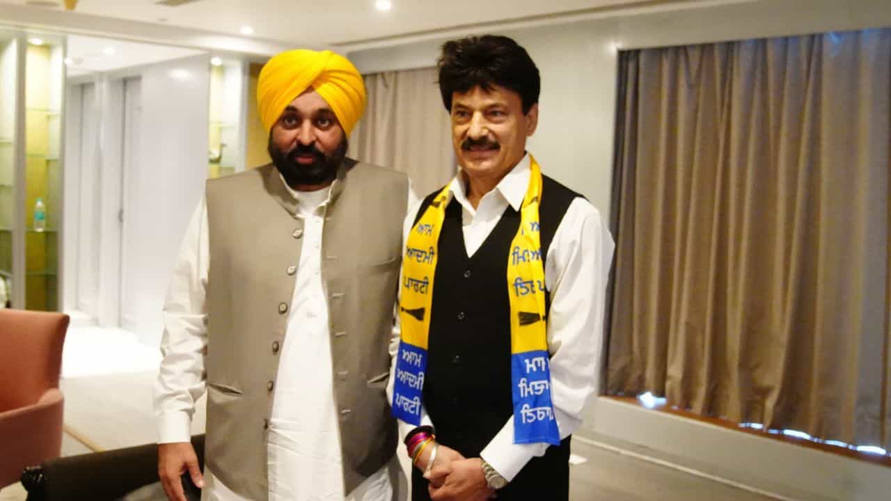 AAP ਚ ਸ਼ਾਮਿਲ ਹੋਏ ਸਵਰਨ ਸਲਾਰੀਆ, BJP ਵੱਲੋਂ ਟਿਕਟ ਨਾ ਮਿਲਣ ਤੋਂ ਸਨ ਨਾਰਾਜ਼ AAP ਚ ਸ਼ਾਮਿਲ ਹੋਏ ਸਵਰਨ ਸਲਾਰੀਆ, BJP ਵੱਲੋਂ ਟਿਕਟ ਨਾ ਮਿਲਣ ਤੋਂ ਸਨ ਨਾਰਾਜ਼