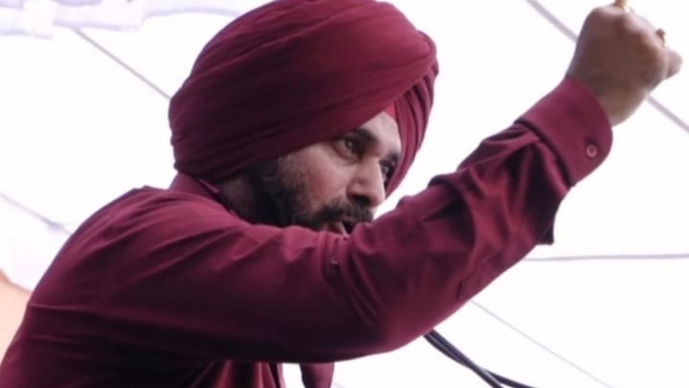 ਨਵਜੋਤ ਸਿੰਘ ਸਿੱਧੂ ਭਾਰਤੀ ਟੈਲੀਵਿਜ਼ਨ ਪ੍ਰੋਗਰਾਮ 'ਦਿ ਗ੍ਰੇਟ ਇੰਡੀਅਨ ਲਾਫਟਰ ਚੈਲੇਂਜ' ਵਿੱਚ ਸ਼ੇਖਰ ਸੁਮਨ ਦੇ ਨਾਲ ਜੱਜ ਦੀ ਭੂਮਿਕਾ ਨਿਭਾ ਚੁੱਕੇ ਹਨ। ਨਾਲ ਹੀ ਉਹ ਕਲਰਸ 'ਤੇ ਆਉਣ ਵਾਲੇ ਸ਼ੋਅ 'ਕਾਮੇਡੀ ਨਾਈਟਸ ਵਿਦ ਕਪਿਲ ਸ਼ਰਮਾ ਸ਼ੋਅ' ਵਿੱਚ ਵੀ ਜੱਜ ਵਜੋਂ ਵੀ ਨਜ਼ਰ ਆਏ ਸਨ। ਟੈਲੀਵਿਜ਼ਨ ਦੇ ਨਾਲ-ਨਾਲ ਸਿੱਧੂ ਨੇ ਸਲਮਾਨ ਖਾਨ ਦੀ ਫਿਲਮ 'ਮੁਝਸੇ ਸ਼ਾਦੀ ਕਰੋਗੀ' 'ਚ ਵੀ ਆਪਣੀ ਮੌਜੂਦਗੀ ਦਾ ਅਹਿਸਾਸ ਕਰਵਾਇਆ। ਇਹੀ ਨਹੀਂ ਸਿੱਧੂ ਨੇ ਪੰਜਾਬੀ ਫ਼ਿਲਮ 'ਮੇਰਾ ਪਿੰਡ' ਵਿੱਚ ਵੀ ਕੰਮ ਕੀਤਾ। ਇਸ ਫ਼ਿਲਮ ਵਿੱਚ ਉਨ੍ਹਾਂ ਨੇ ਇੱਕ ਐਨਆਰਆਈ ਦਾ ਕਿਰਦਾਰ ਨਿਭਾਇਆ ਸੀ। ਫਿਲਮ 'ਏਬੀਸੀਡੀ 2' ਵਿੱਚ ਵੀ ਸਿੱਧੂ ਨੇ ਕੈਮਿਓ ਕੀਤਾ ਸੀ।