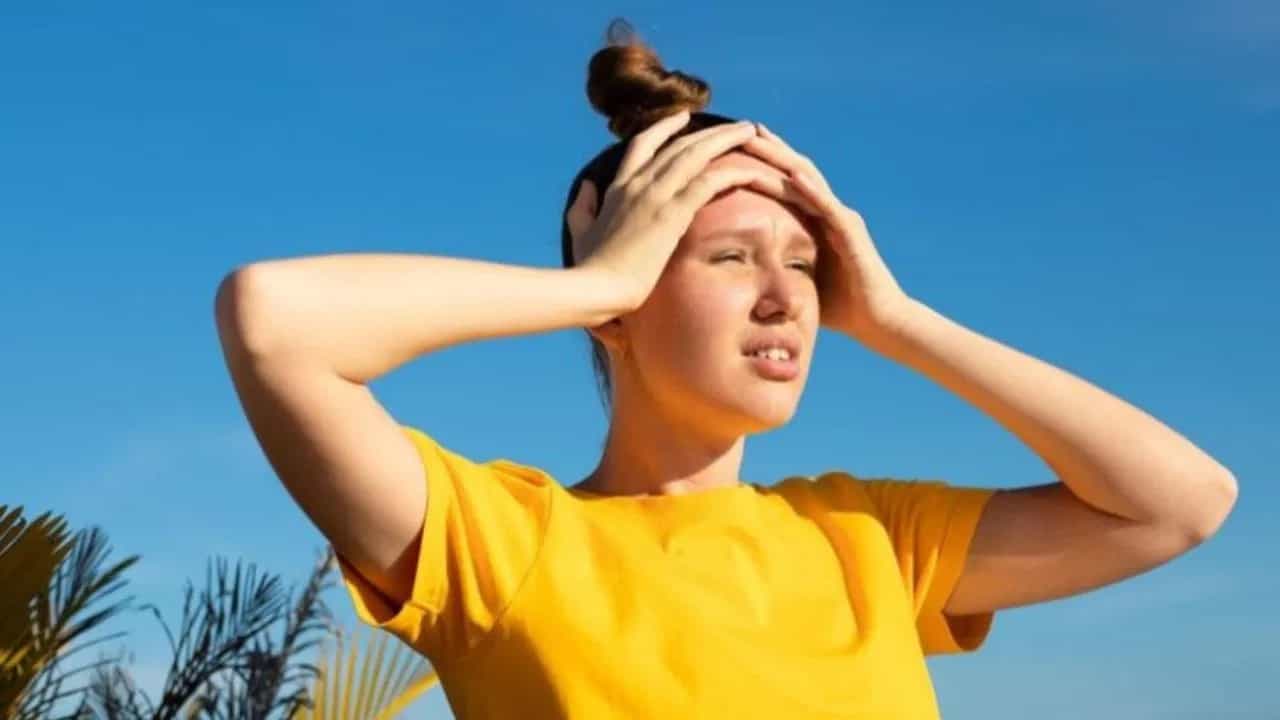 ਗਰਮੀ ਨਾਲ ਬੇਹੋਸ਼ ਹੋਣ ਤੋਂ ਬਾਅਦ ਕਿਸੇ ਵਿਅਕਤੀ ਨੂੰ ਪਾਣੀ ਦੇਣਾ ਚਾਹੀਦਾ ਹੈ ਜਾਂ ਨਹੀਂ? ਮਾਹਿਰਾਂ ਤੋਂ ਜਾਣੋ...