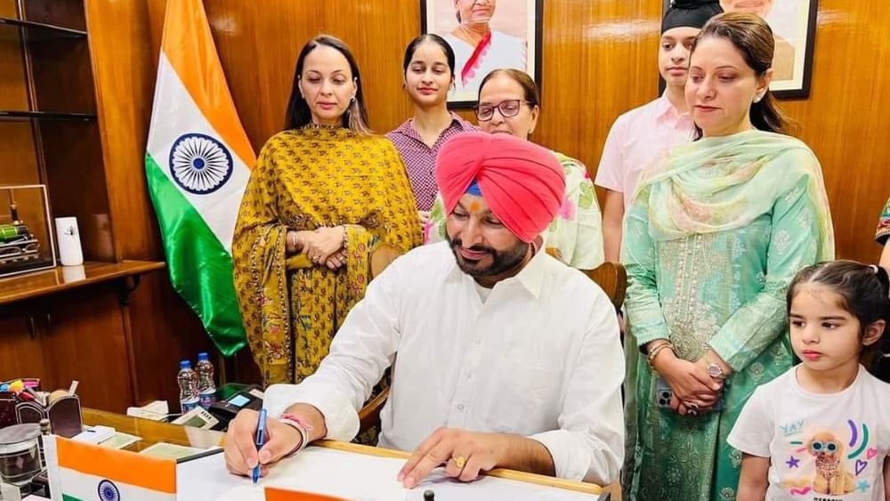 ਜੇਕਰ ਬਿੱਟੂ ਰਾਜ ਮੰਤਰੀ ਬਣਦੇ ਹਨ ਤਾਂ ਅੰਮ੍ਰਿਤਸਰ-ਦਿੱਲੀ ਦਰਮਿਆਨ ਹਾਈ ਸਪੀਡ ਰੇਲ ਪ੍ਰਾਜੈਕਟ ਨੂੰ ਪੂਰਾ ਕੀਤਾ ਜਾ ਸਕਦਾ ਹੈ। ਇਹ ਟ੍ਰੈਕ ਲਗਭਗ 465 ਕਿਲੋਮੀਟਰ ਲੰਬਾ ਹੈ। ਇਸ ਵਿੱਚ ਪੰਜਾਬ ਹੀ ਨਹੀਂ ਹਰਿਆਣਾ ਨੂੰ ਵੀ ਸ਼ਾਮਲ ਕੀਤਾ ਜਾਵੇਗਾ। ਇਹ ਪ੍ਰਾਜੈਕਟ ਹੁਣੇ ਸ਼ੁਰੂ ਹੋਇਆ ਹੈ ਅਤੇ ਇਸ ਦੇ ਮੁਕੰਮਲ ਹੋਣ ਤੋਂ ਬਾਅਦ ਅੰਮ੍ਰਿਤਸਰ ਤੋਂ ਦਿੱਲੀ ਦਾ ਸਫ਼ਰ ਕੁਝ ਘੰਟਿਆਂ ਦਾ ਰਹਿ ਜਾਵੇਗਾ।