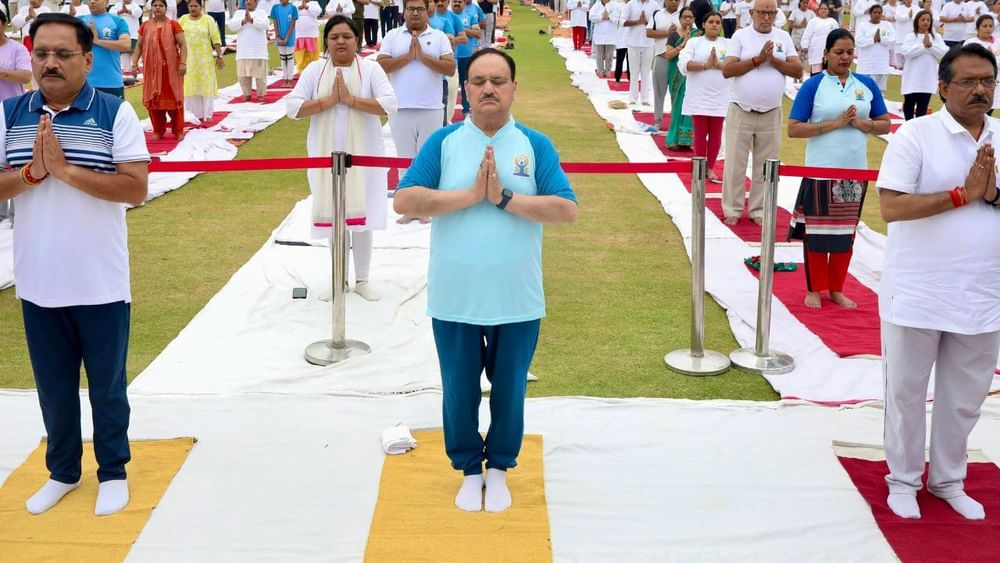 ਕੇਂਦਰੀ ਮੰਤਰੀ ਜੇਪੀ ਨੱਡਾ ਯੋਗਾ ਕਰਦੇ ਨਜ਼ਰ ਆਏ। ਕੇਂਦਰੀ ਸਿਹਤ ਮੰਤਰੀ ਜਗਤ ਪ੍ਰਕਾਸ਼ ਨੱਡਾ ਨੇ ਨਾਗਰਿਕਾਂ ਨੂੰ ਆਪਣੀ ਰੋਜ਼ਾਨਾ ਜ਼ਿੰਦਗੀ ਵਿੱਚ ਯੋਗਾ ਨੂੰ ਸ਼ਾਮਲ ਕਰਨ ਦੀ ਅਪੀਲ ਕੀਤੀ।