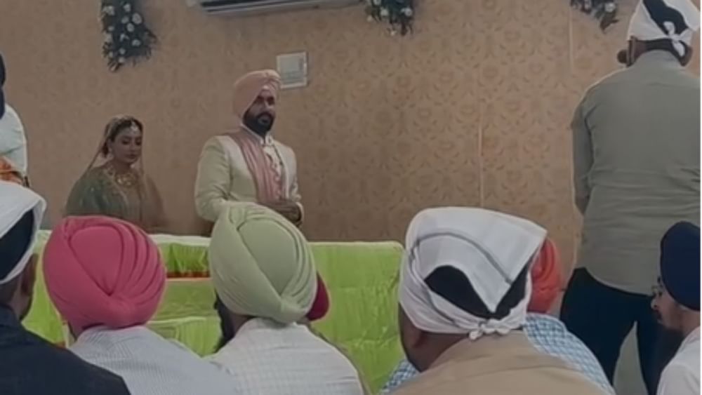 ਪੰਜਾਬ ਸਰਕਾਰ ਦੇ ਕੈਬਨਿਟ ਮੰਤਰੀ ਅਨਮੋਲ ਗਗਨ ਮਾਨ ਨੇ ਅੱਜ ਐਡਵੋਕੇਟ ਸ਼ਾਹਬਾਜ਼ ਸਿੰਘ ਸੋਹੀ ਨਾਲ ਵਿਆਹ ਕਰਵਾਇਆ ਹੈ। ਸ਼ਾਹਬਾਜ਼ ਸਿੰਘ ਸੋਹੀ ਪੰਜਾਬ ਅਤੇ ਹਰਿਆਣਾ ਹਾਈ ਕੋਰਟ ਵਿੱਚ ਵਕੀਲ ਹਨ।