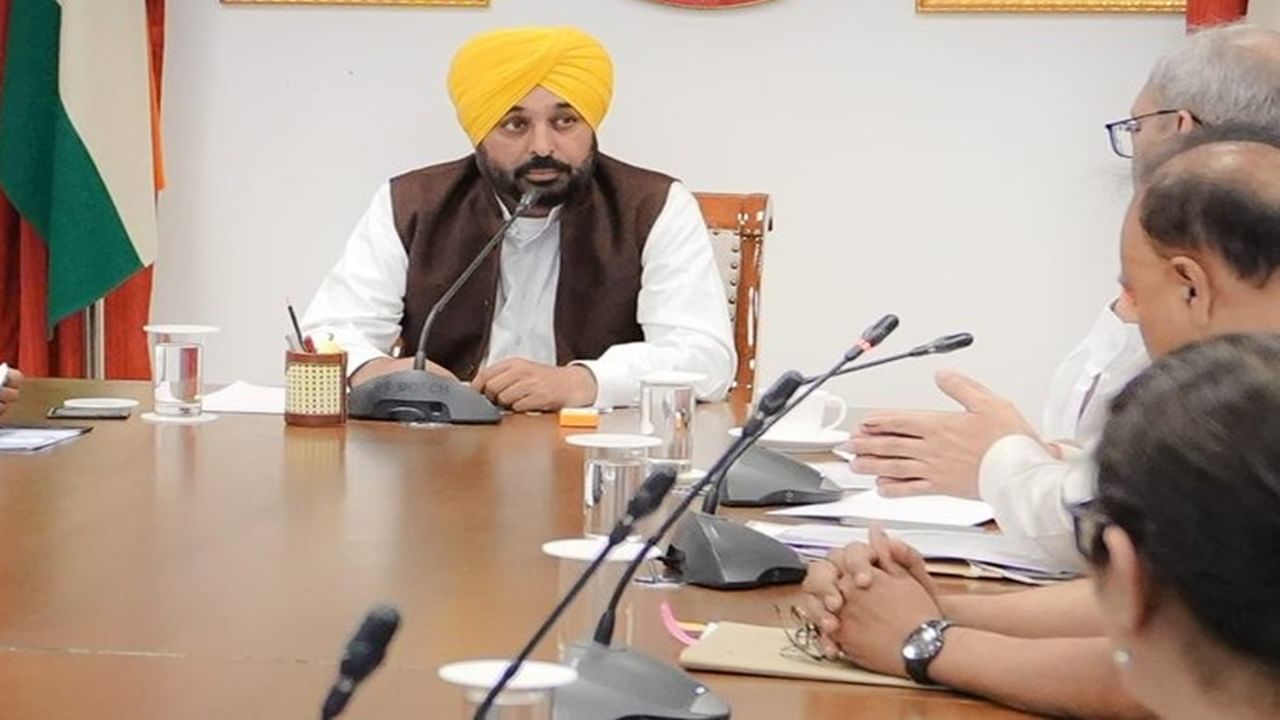 ਸਾਰੇ ਜ਼ਿਲ੍ਹਿਆਂ ਦੇ SSPs ਨਾਲ ਮੀਟਿੰਗ ਕਰਨਗੇ CM ਮਾਨ, ਕਾਨੂੰਨ ਵਿਵਸਥਾ ‘ਤੇ ਬਣੇਗੀ ਰਣਨੀਤੀ ਸਾਰੇ ਜ਼ਿਲ੍ਹਿਆਂ ਦੇ SSPs ਨਾਲ ਮੀਟਿੰਗ ਕਰਨਗੇ CM ਮਾਨ, ਕਾਨੂੰਨ ਵਿਵਸਥਾ ‘ਤੇ ਬਣੇਗੀ ਰਣਨੀਤੀ