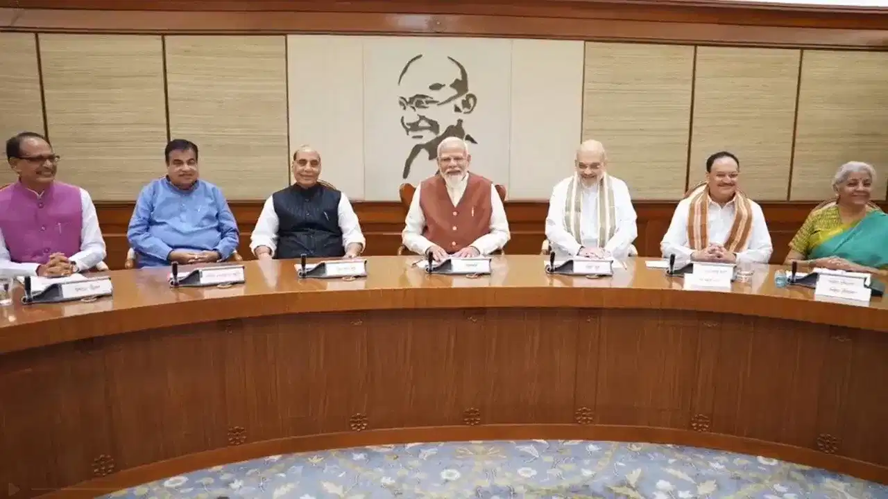 Modi Cabinet First Meeting Live Updates: ਪ੍ਰਧਾਨ ਮੰਤਰੀ ਆਵਾਸ ਯੋਜਨਾ ਤਹਿਤ ਬਣਨਗੇ 3 ਕਰੋੜ ਘਰ, ਮੋਦੀ ਦੀ ਨਵੀਂ ਕੈਬਨਿਟ ਦਾ ਪਹਿਲਾ ਫੈਸਲਾ