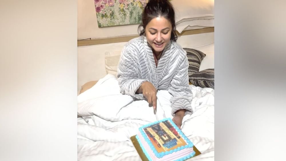 ਹਿਨਾ ਖਾਨ ਨੇ ਫਿਲਮ 'ਹੈਕਡ' ਨਾਲ ਬਾਲੀਵੁੱਡ 'ਚ ਡੈਬਿਊ ਕੀਤਾ ਸੀ ਪਰ ਇਹ ਫਿਲਮ ਚੰਗਾ ਪ੍ਰਦਰਸ਼ਨ ਨਹੀਂ ਕਰ ਸਕੀ। ਹਿਨਾ ਖਾਨ ਕਈ ਸੰਗੀਤ ਐਲਬਮਸ ਵਿੱਚ ਵੀ ਨਜ਼ਰ ਆ ਚੁੱਕੀ ਹੈ ਅਤੇ ਇੱਕ ਪੰਜਾਬੀ ਫਿਲਮ ਵੀ ਕਰ ਚੁੱਕੀ ਹੈ।