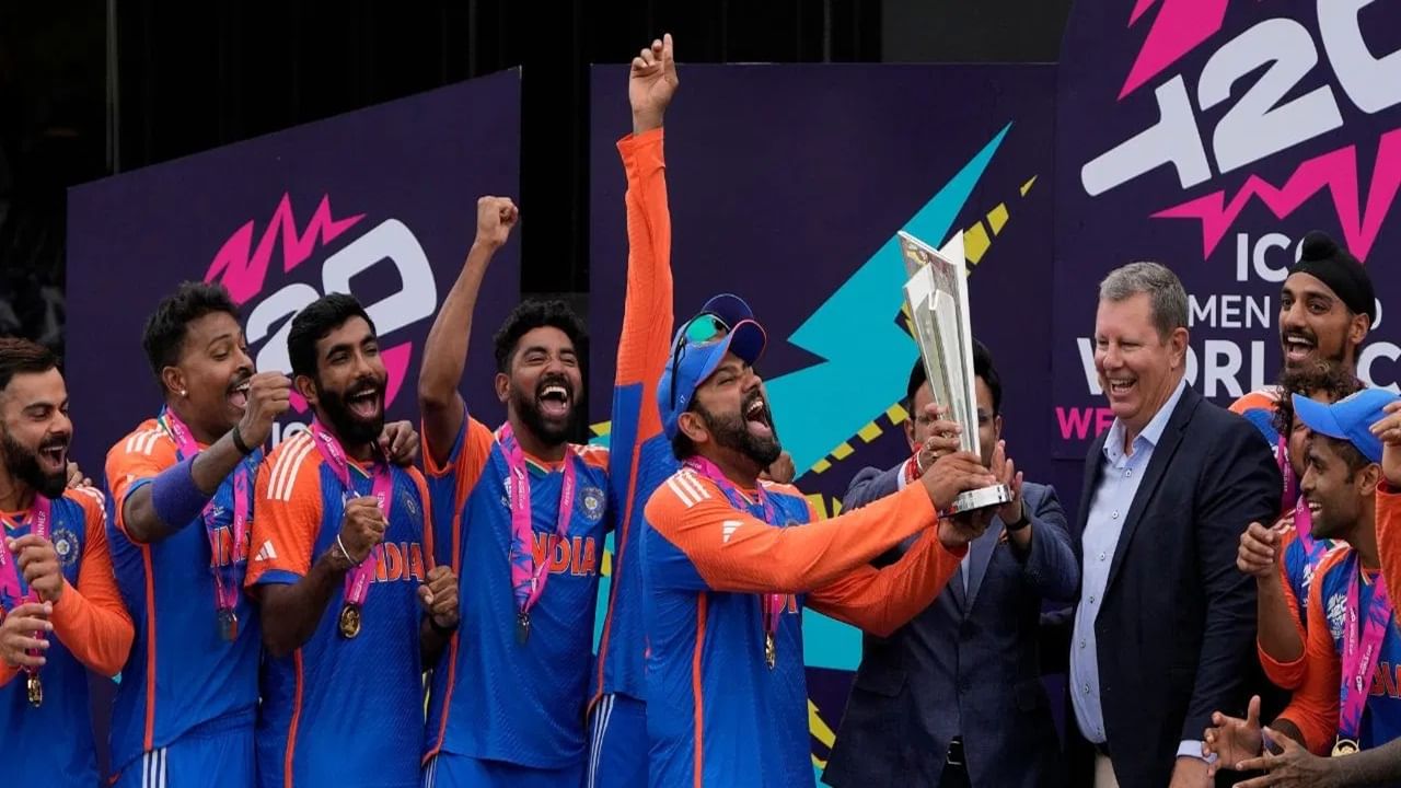 T20 World Cup 2024: ਬਾਰਬਾਡੋਸ ਦੇ ਤੂਫਾਨ ਨੇ ਵਧਾਈਆਂ ਟੀਮ ਇੰਡੀਆ ਦੀਆਂ ਮੁਸ਼ਕਿਲਾਂ, ਹੋਟਲਾਂ ‘ਚ ਲਾਈਨ ਚ ਲੱਗ ਕੇ ਪੇਪਰ ਪਲੇਟਾਂ ‘ਚ ਖਾ ਰਹੇ ਖਾਣਾ T20 World Cup 2024: ਬਾਰਬਾਡੋਸ ਦੇ ਤੂਫਾਨ ਨੇ ਵਧਾਈਆਂ ਟੀਮ ਇੰਡੀਆ ਦੀਆਂ ਮੁਸ਼ਕਿਲਾਂ, ਹੋਟਲਾਂ ‘ਚ ਲਾਈਨ ਚ ਲੱਗ ਕੇ ਪੇਪਰ ਪਲੇਟਾਂ ‘ਚ ਖਾ ਰਹੇ ਖਾਣਾ
