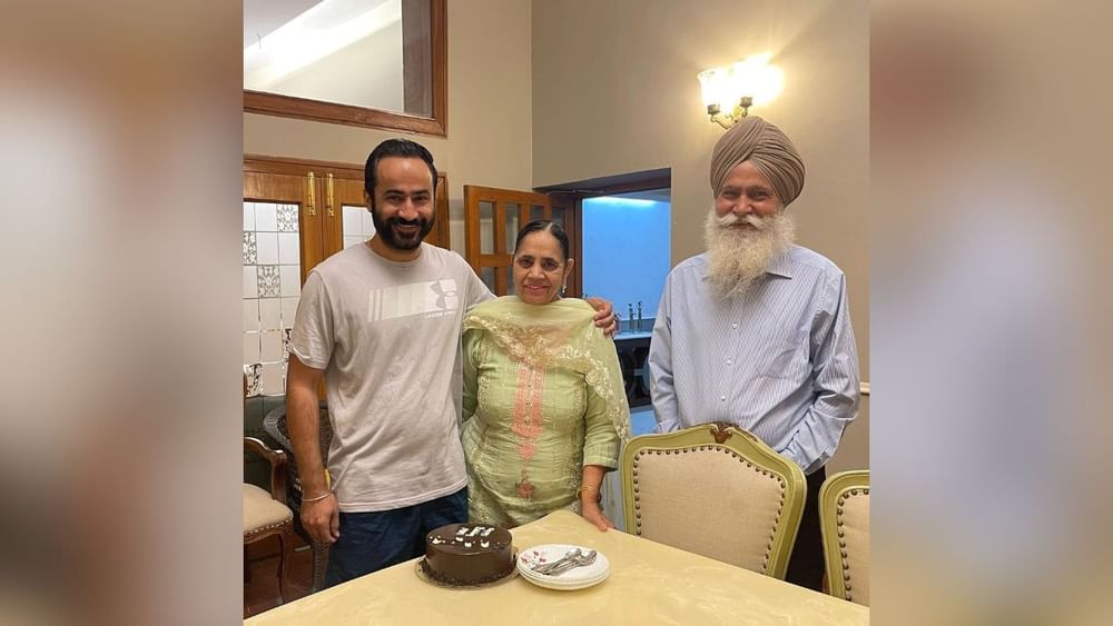 ਗੁਰਮੀਤ ਸਿੰਘ ਮੀਤ ਹੇਅਰ ਦਾ ਜਨਮ 21 ਅਪ੍ਰੈਲ 1989 ਨੂੰ ਬਰਨਾਲਾ ਦੇ ਸਿੱਖ ਪਰਿਵਾਰ ਚਮਕੌਰ ਸਿੰਘ ਅਤੇ ਸਰਬਜੀਤ ਕੌਰ ਦੇ ਘਰ ਹੋਇਆ। ਉਨ੍ਹਾਂ ਦੀਆਂ 3 ਭੈਣਾਂ ਹਨ। ਉਨ੍ਹਾਂ ਦੇ ਪਿਤਾ ਸੱਬ ਡਿਵੀਜ਼ਨਲ ਅਧਿਕਾਰੀ ਵਜੋਂ ਪੰਜਾਬ ਦੇ ਸਟੇਟ ਪਾਵਰ ਕਾਰਪੋਰੇਸ਼ਨ ਲੀਮਿਟੇਡ ਵਿੱਚ ਕੰਮ ਕਰਦੇ ਹਨ। ਉਨ੍ਹਾਂ ਦੀ ਮਾਤਾ ਹਾਊਸ ਵਾਈਫ ਹਨ। ਮੀਤ ਹੇਅਰ ਨੇ ਸਾਲ 2012 ਵਿੱਚ ਸਵਾਮੀ ਵਿਵੇਕਾਨੰਦ ਇੰਸਟੀਚਿਊਟ ਆਫ਼ ਇੰਜੀਨੀਅਰਿੰਗ ਐਂਡ ਟੈਕਨਾਲੋਜੀ, ਪੰਜਾਬ ਟੈਕਨੀਕਲ ਯੂਨੀਵਰਸਿਟੀ ਤੋਂ ਬੈਚਲਰ ਆਫ਼ ਟੈਕਨਾਲੋਜੀ ਤੋਂ ਪੜ੍ਹਾਈ ਕੀਤੀ ਹੈ।