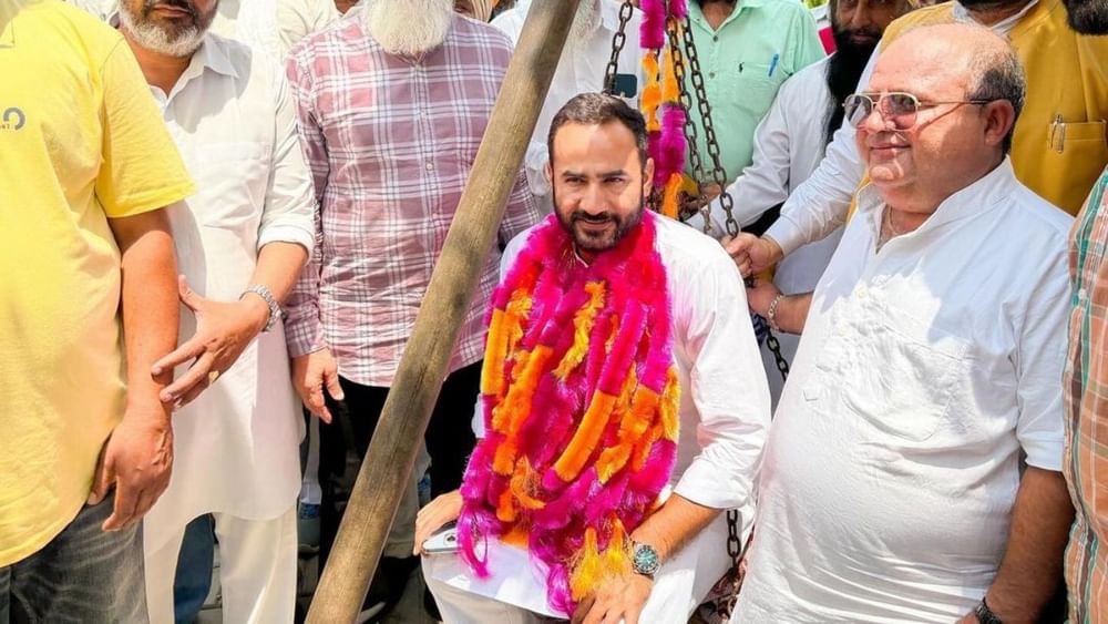ਲੋਕ ਸਭਾ ਚੋਣਾਂ 2024 ਵਿੱਚ ਪੰਜਾਬ ਦੀ ਸੰਗਰੂਰ ਸੀਟ ਤੋਂ ਆਮ ਆਦਮੀ ਪਾਰਟੀ ਦੇ ਗੁਰਮੀਤ ਸਿੰਘ ਮੀਤ ਹੇਅਰ ਨੇ ਕਾਂਗਰਸ ਦੇ ਸੁਖਪਾਲ ਸਿੰਘ ਖਹਿਰਾ ਨੂੰ ਹਰਾਇਆ ਹੈ। ਇਸ ਚੋਣ ਵਿੱਚ ਹੇਅਰ ਨੂੰ 3,64,085 ਵੋਟਾਂ ਮਿਲੀਆਂ ਜਦੋਂਕਿ ਖਹਿਰਾ ਨੂੰ ਸਿਰਫ਼ 1,91,525 ਵੋਟਾਂ ਪਈਆਂ। ਜਦੋਂ ਕਿ ਸ਼੍ਰੋਮਣੀ ਅਕਾਲੀ ਦਲ (ਅੰਮ੍ਰਿਤਸਰ) ਦੇ ਉਮੀਦਵਾਰ ਸਿਮਰਜੀਤ ਸਿੰਘ 1 ਲੱਖ 87 ਹਜ਼ਾਰ 246 ਵੋਟਾਂ ਪ੍ਰਾਪਤ ਕਰਕੇ ਤੀਜੇ ਸਥਾਨ ’ਤੇ ਰਹੇ। ਭਾਰਤੀ ਜਨਤਾ ਪਾਰਟੀ ਦੇ ਉਮੀਦਵਾਰ ਅਰਵਿੰਦ ਖੰਨਾ ਚੌਥੇ ਸਥਾਨ 'ਤੇ ਰਹੇ। ਉਨ੍ਹਾਂ ਨੂੰ 1 ਲੱਖ 28 ਹਜ਼ਾਰ 253 ਵੋਟਾਂ ਮਿਲੀਆਂ। ਜਦੋਂਕਿ ਸ਼੍ਰੋਮਣੀ ਅਕਾਲੀ ਦਲ (ਬਾਦਲ) ਦੇ ਉਮੀਦਵਾਰ ਇਕਬਾਲ ਸਿੰਘ ਨੂੰ ਸਿਰਫ਼ 62 ਹਜ਼ਾਰ 488 ਵੋਟਾਂ ਮਿਲੀਆਂ।