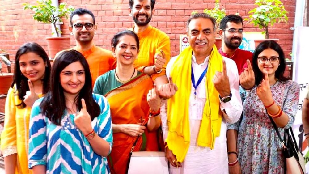 ਇਸ ਸੀਟ ਲਈ ਵੋਟਿੰਗ ਸ਼ਾਮ 6 ਵਜੇ ਤੱਕ ਜਾਰੀ ਰਹੇਗੀ। ਇਸ ਸੀਟ ਲਈ ਕੁੱਲ 19 ਉਮੀਦਵਾਰ ਚੋਣ ਲੜ ਰਹੇ ਹਨ। ਇਨ੍ਹਾਂ ਵਿੱਚ ਮੁੱਖ ਮੁਕਾਬਲਾ ਭਾਜਪਾ ਦੇ ਸੰਜੇ ਟੰਡਨ ਅਤੇ I.N.D.I.A. ਦੇ ਮਨੀਸ਼ ਤਿਵਾੜੀ ਵਿਚਕਾਰ ਹੈ।