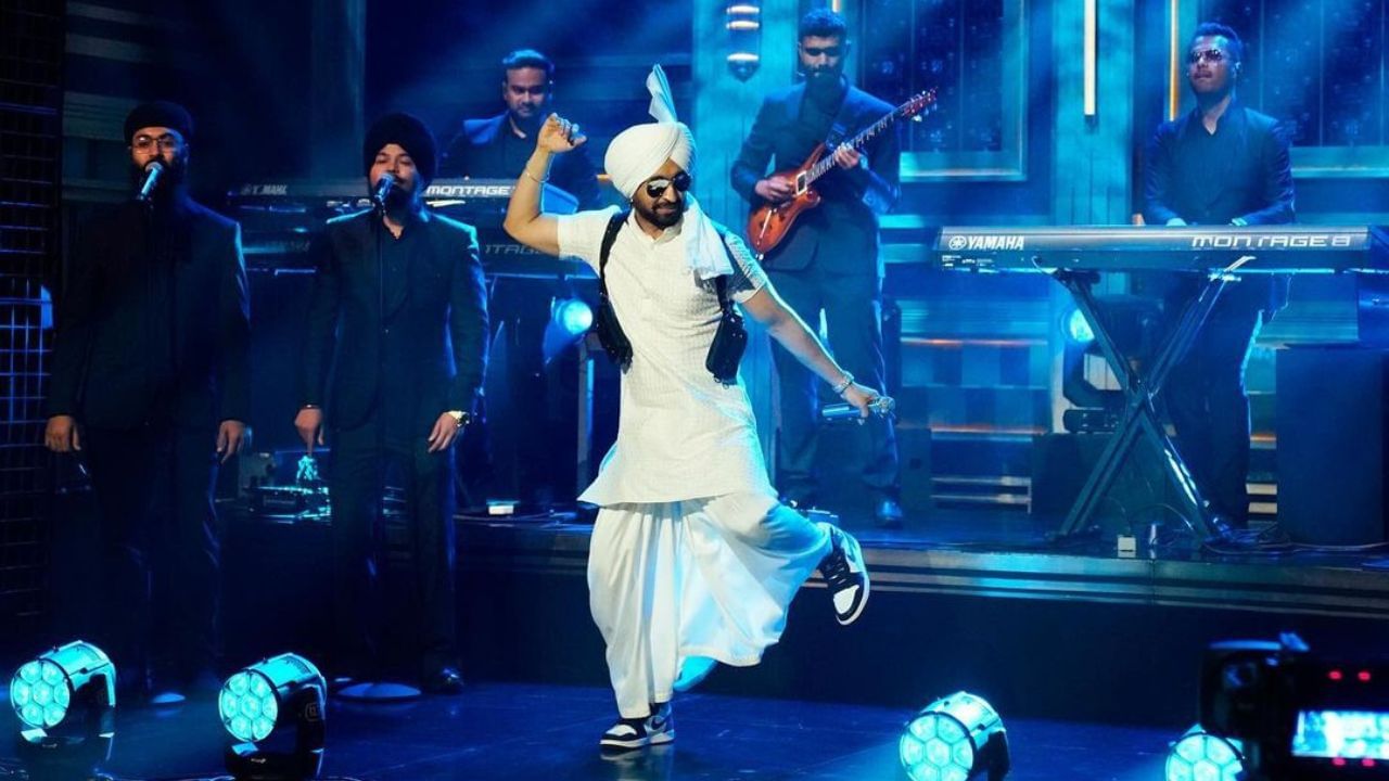 Diljit Dosanjh Concert: ਦਿਲਜੀਤ ਦੇ ਸ਼ੋਅ ਲਈ 5 ਹਜ਼ਾਰ ਦੀ ਟਿਕਟ 50 ਹਜ਼ਾਰ 'ਚ ਮਿਲਣ ਤੋਂ ਨਰਾਜ ਸੌਂਪਿਆ ਮੰਗ ਪੱਤਰ