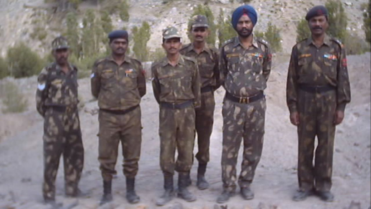Kargil Vijay Diwas 2024: 2000 ਤੋਂ ਵੱਧ ਬੰਬ ਨਕਾਮ ਕਰਨ ਵਾਲੇ ਕਰਨਲ ਢਿੱਲੋਂ ਦੀ ਕਹਾਣੀ, ਪੜ੍ਹੋ ਕਿਵੇਂ ਜਿੱਤੀ ਜੰਗ Kargil Vijay Diwas 2024: 2000 ਤੋਂ ਵੱਧ ਬੰਬ ਨਕਾਮ ਕਰਨ ਵਾਲੇ ਕਰਨਲ ਢਿੱਲੋਂ ਦੀ ਕਹਾਣੀ, ਪੜ੍ਹੋ ਕਿਵੇਂ ਜਿੱਤੀ ਜੰਗ