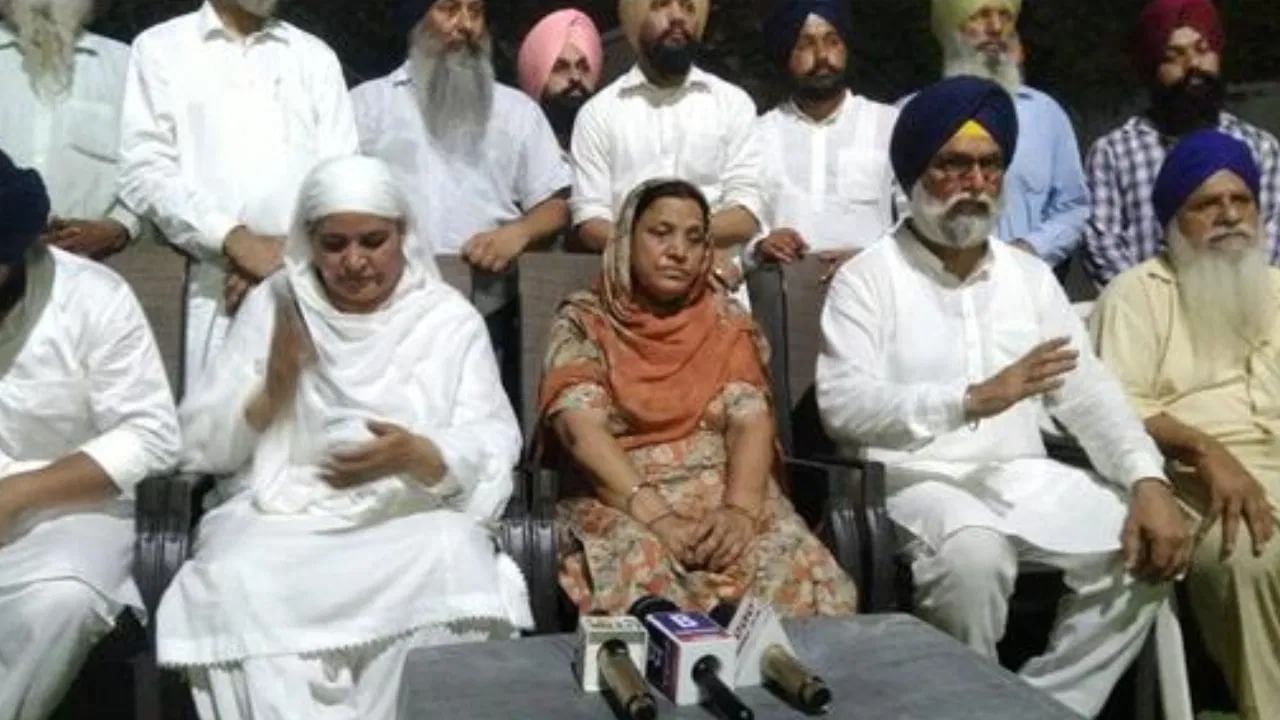 ਪੰਜਾਬ ‘ਚ ਸਿਆਸੀ ਡਰਾਮਾ, ਅਕਾਲੀ ਦਲ ਦੀ ਸੁਰਜੀਤ ਕੌਰ ਸਵੇਰੇ ‘ਆਪ’ ‘ਚ ਸ਼ਾਮਲ ਸ਼ਾਮ ਨੂੰ ਘਰ ਵਾਪਸੀ ਪੰਜਾਬ ‘ਚ ਸਿਆਸੀ ਡਰਾਮਾ, ਅਕਾਲੀ ਦਲ ਦੀ ਸੁਰਜੀਤ ਕੌਰ ਸਵੇਰੇ ‘ਆਪ’ ‘ਚ ਸ਼ਾਮਲ ਸ਼ਾਮ ਨੂੰ ਘਰ ਵਾਪਸੀ