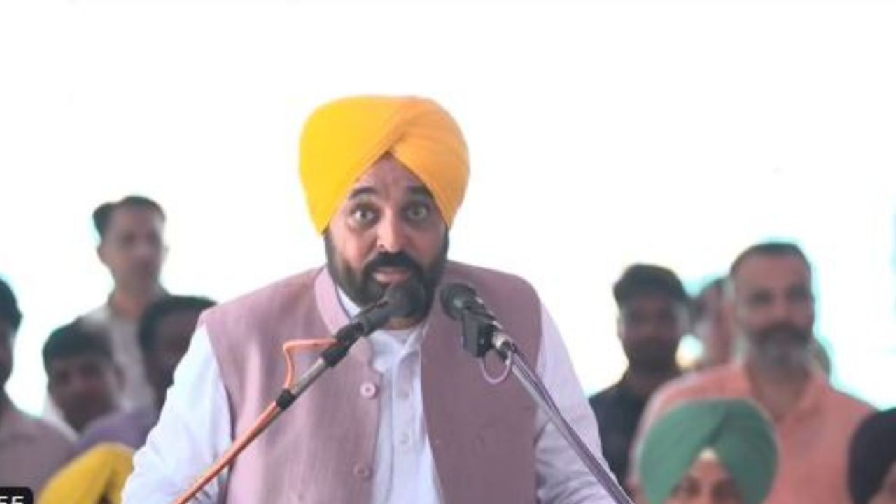 ਮੁੱਖ ਮੰਤਰੀ ਨੇ ਮਾਲਵਾ ਨਹਿਰ ਦੇ ਕੰਮ ਦਾ ਲਿਆ ਜਾਇਜ਼ਾ, ਆਜ਼ਾਦੀ ਤੋਂ ਬਾਅਦ ਪੰਜਾਬ ਵਿੱਚ ਬਣੇਗੀ ਪਹਿਲੀ ਨਹਿਰ ਮੁੱਖ ਮੰਤਰੀ ਨੇ ਮਾਲਵਾ ਨਹਿਰ ਦੇ ਕੰਮ ਦਾ ਲਿਆ ਜਾਇਜ਼ਾ, ਆਜ਼ਾਦੀ ਤੋਂ ਬਾਅਦ ਪੰਜਾਬ ਵਿੱਚ ਬਣੇਗੀ ਪਹਿਲੀ ਨਹਿਰ
