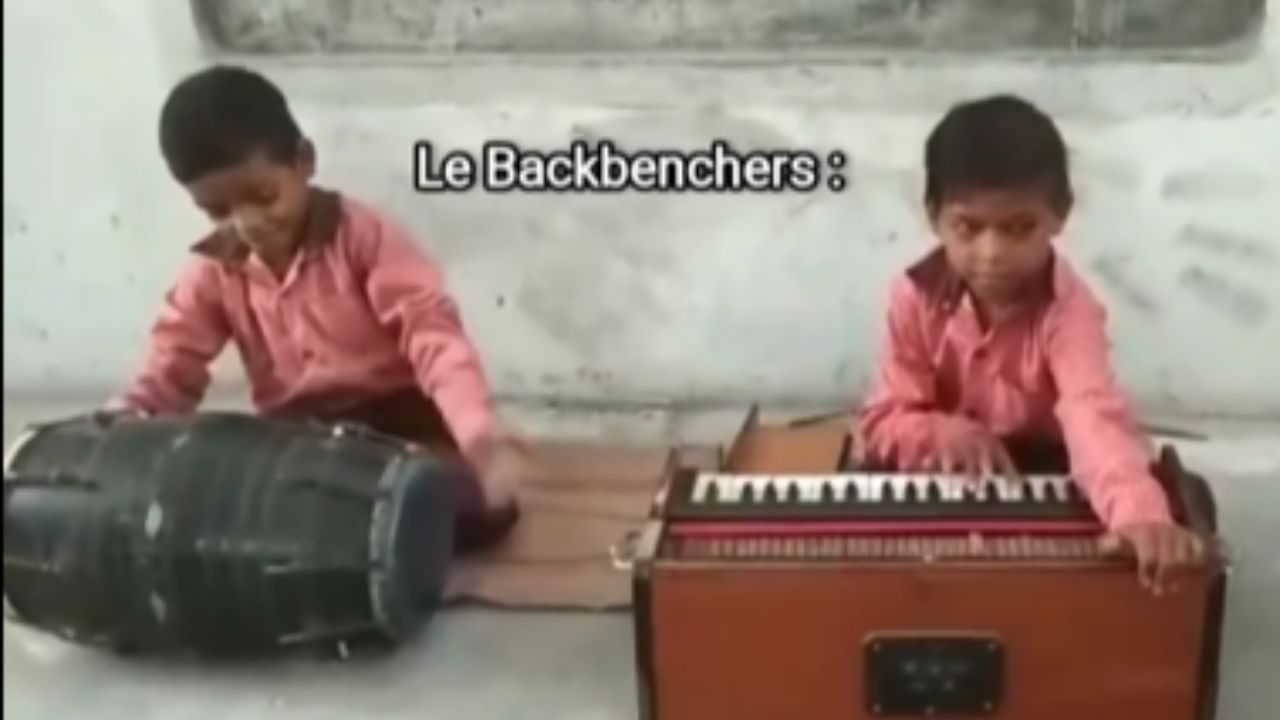 ਦੇਸੀ ਬੱਚਿਆਂ ਦਾ ਟੈਲੇਂਟ: ਛੋਟੇ ਹੱਥਾਂ ਨਾਲ ਢੋਲਕ-ਹਾਰਮੋਨੀਅਮ ‘ਤੇ ਵਜਾਇਆ ਅਜਿਹਾ ਮਿਊਜ਼ਿਕ, ਵੱਡੇ-ਵੱਡੇ ਸੰਗੀਤਕਾਰ ਬਣ ਜਾਣਗੇ ਫੈਨ! ਦੇਸੀ ਬੱਚਿਆਂ ਦਾ ਟੈਲੇਂਟ: ਛੋਟੇ ਹੱਥਾਂ ਨਾਲ ਢੋਲਕ-ਹਾਰਮੋਨੀਅਮ ‘ਤੇ ਵਜਾਇਆ ਅਜਿਹਾ ਮਿਊਜ਼ਿਕ, ਵੱਡੇ-ਵੱਡੇ ਸੰਗੀਤਕਾਰ ਬਣ ਜਾਣਗੇ ਫੈਨ!