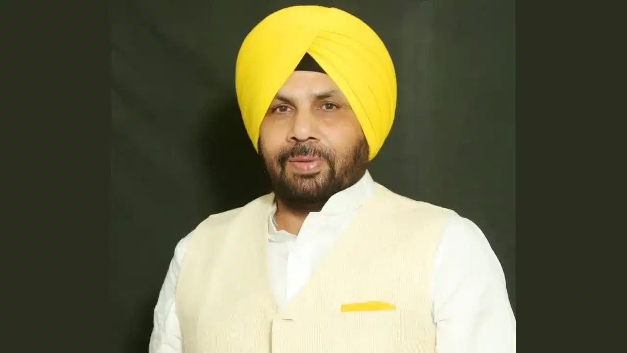 ਪੰਜਾਬ ਸਰਕਾਰ ਦੇ ਕੈਬਨਿਟ ਮੰਤਰੀ ਨੂੰ ਨਹੀਂ ਮਿਲੀ ਵਿਦੇਸ਼ ਜਾਣ ਦੀ ਇਜ਼ਾਜਤ, ਕੇਂਦਰ ਨੇ ਲਗਾਈ ਰੋਕ ਪੰਜਾਬ ਸਰਕਾਰ ਦੇ ਕੈਬਨਿਟ ਮੰਤਰੀ ਨੂੰ ਨਹੀਂ ਮਿਲੀ ਵਿਦੇਸ਼ ਜਾਣ ਦੀ ਇਜ਼ਾਜਤ, ਕੇਂਦਰ ਨੇ ਲਗਾਈ ਰੋਕ