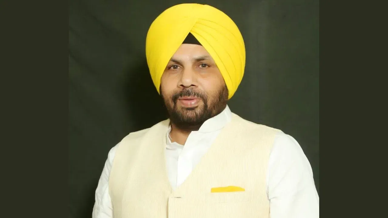 ਪੰਜਾਬ ਸਰਕਾਰ ਦੇ ਕੈਬਨਿਟ ਮੰਤਰੀ ਨੂੰ ਨਹੀਂ ਮਿਲੀ ਵਿਦੇਸ਼ ਜਾਣ ਦੀ ਇਜ਼ਾਜਤ, ਕੇਂਦਰ ਨੇ ਲਗਾਈ ਰੋਕ ਪੰਜਾਬ ਸਰਕਾਰ ਦੇ ਕੈਬਨਿਟ ਮੰਤਰੀ ਨੂੰ ਨਹੀਂ ਮਿਲੀ ਵਿਦੇਸ਼ ਜਾਣ ਦੀ ਇਜ਼ਾਜਤ, ਕੇਂਦਰ ਨੇ ਲਗਾਈ ਰੋਕ