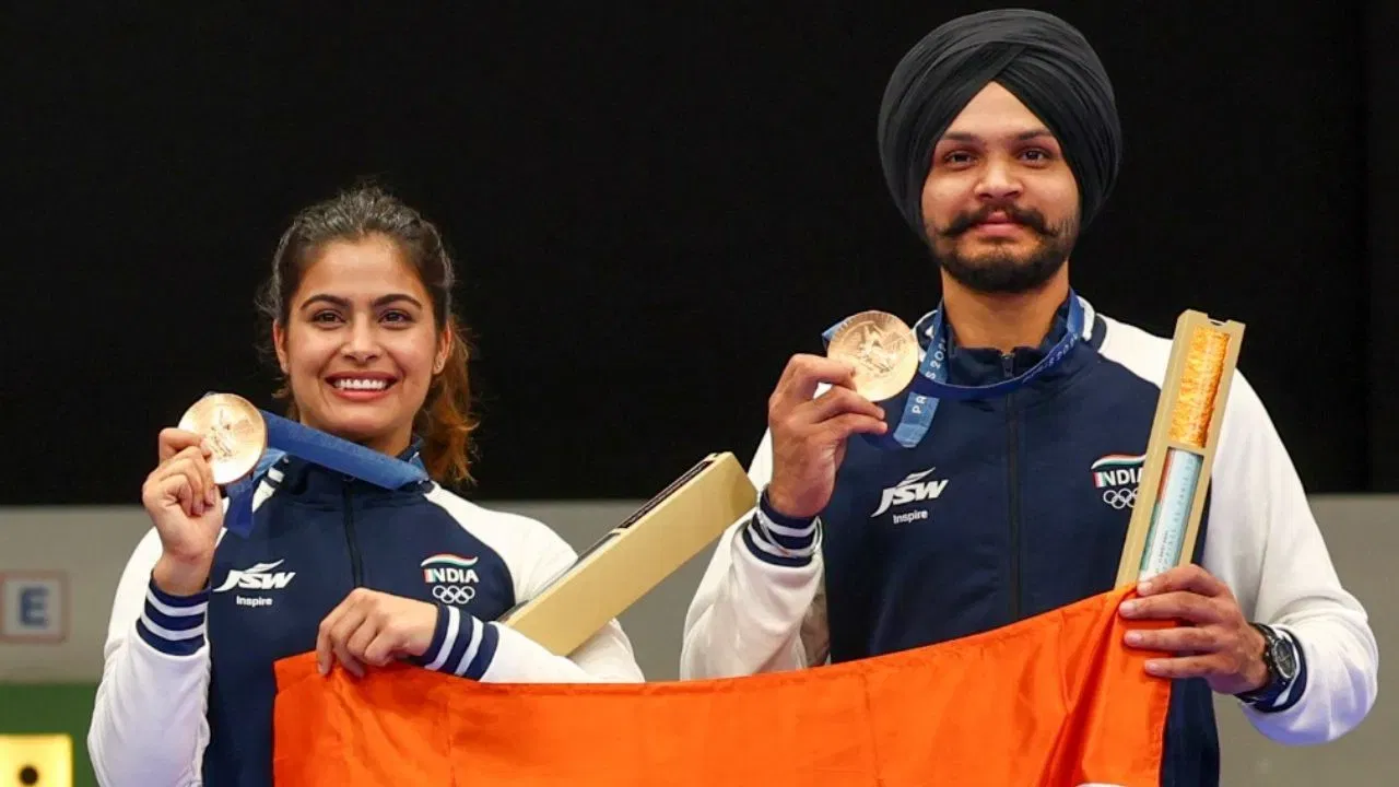ਮਨੂ ਭਾਕਰ ਨੇ ਰਚਿਆ ਇਤਿਹਾਸ, ਇਨ੍ਹਾਂ ਖਿਡਾਰੀਆਂ ਨੇ ਕੀਤਾ ਨਿਰਾਸ਼, ਇਸ ਤਰ੍ਹਾਂ ਰਿਹਾ ਪੈਰਿਸ ਓਲੰਪਿਕ ‘ਚ ਭਾਰਤ ਦਾ ਚੌਥਾ ਦਿਨ ਮਨੂ ਭਾਕਰ ਨੇ ਰਚਿਆ ਇਤਿਹਾਸ, ਇਨ੍ਹਾਂ ਖਿਡਾਰੀਆਂ ਨੇ ਕੀਤਾ ਨਿਰਾਸ਼, ਇਸ ਤਰ੍ਹਾਂ ਰਿਹਾ ਪੈਰਿਸ ਓਲੰਪਿਕ ‘ਚ ਭਾਰਤ ਦਾ ਚੌਥਾ ਦਿਨ