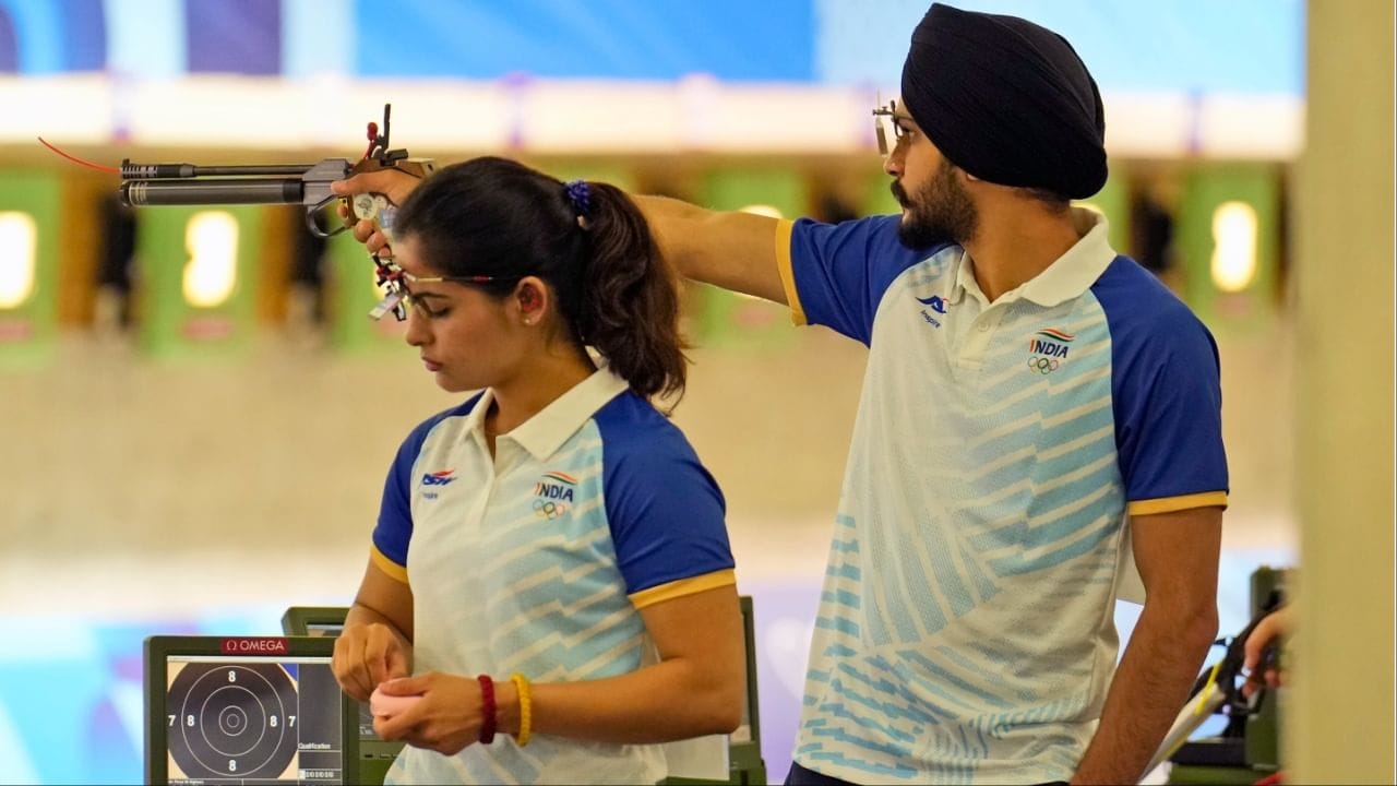 ਮਨੂ ਭਾਕਰ ਨੇ ਰਚਿਆ ਇਤਿਹਾਸ, ਪੈਰਿਸ ਓਲੰਪਿਕ 'ਚ ਜਿੱਤਿਆ ਦੂਜਾ ਤਮਗਾ, ਸਰਬਜੋਤ ਦੇ ਨਾਲ ਭਾਰਤ ਨੂੰ ਇਕ ਹੋਰ ਕਾਂਸੀ ਦਾ ਤਗਮਾ